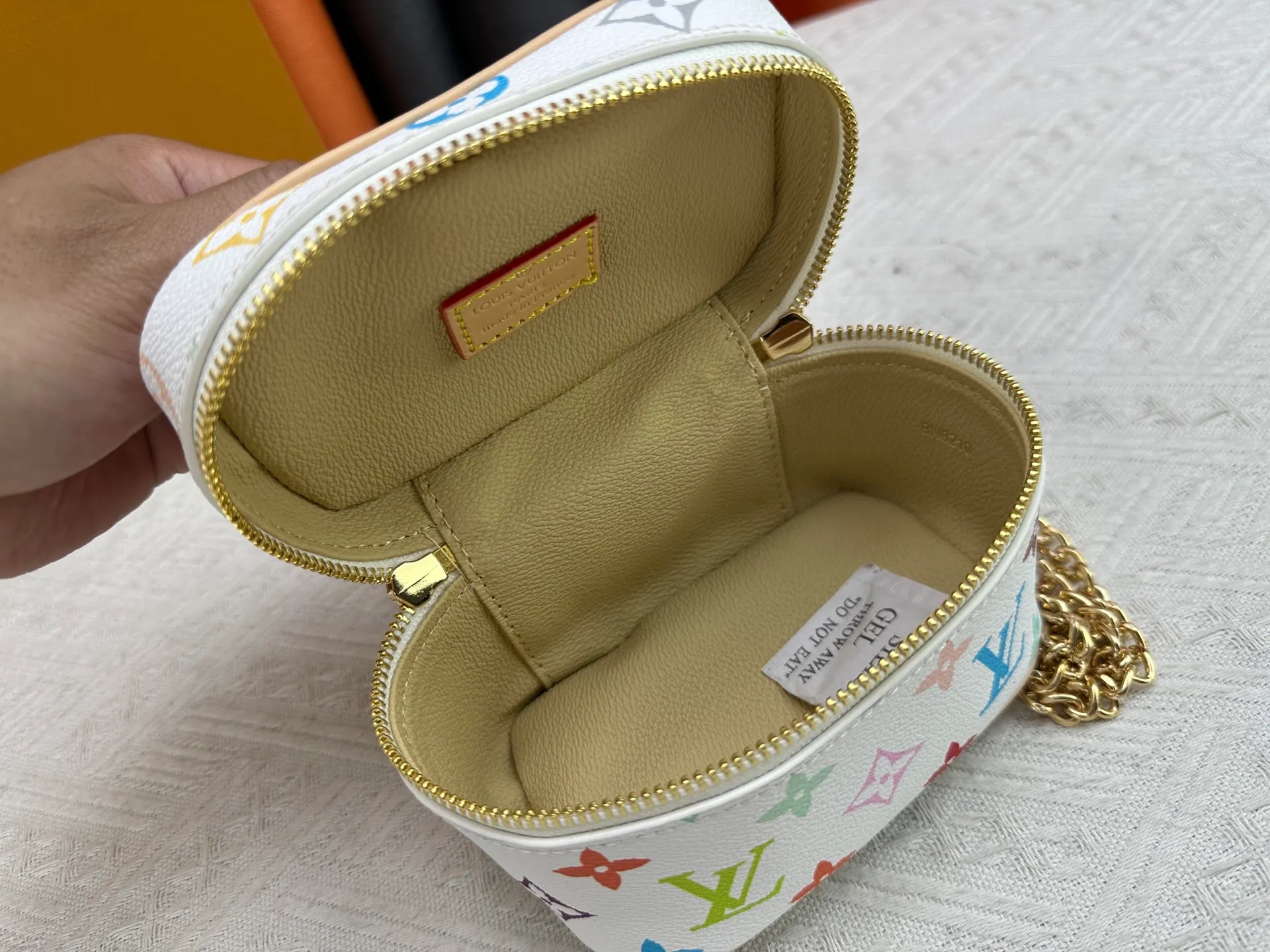 P220 Upgraded original M13747 M44495 M42265 M44936 M42263 lv Murakami Nice mini Nano cosmetic bag with Monogram printing and 33 colorful colors. In 2025, Murakami and LV jointly launched the white tricolor and black tricolor twelve pieces, which are very popular around the world and are loved by celebrities and celebrities. Dimensions: 14 x 10.2 x 8.5 (LxHxW)