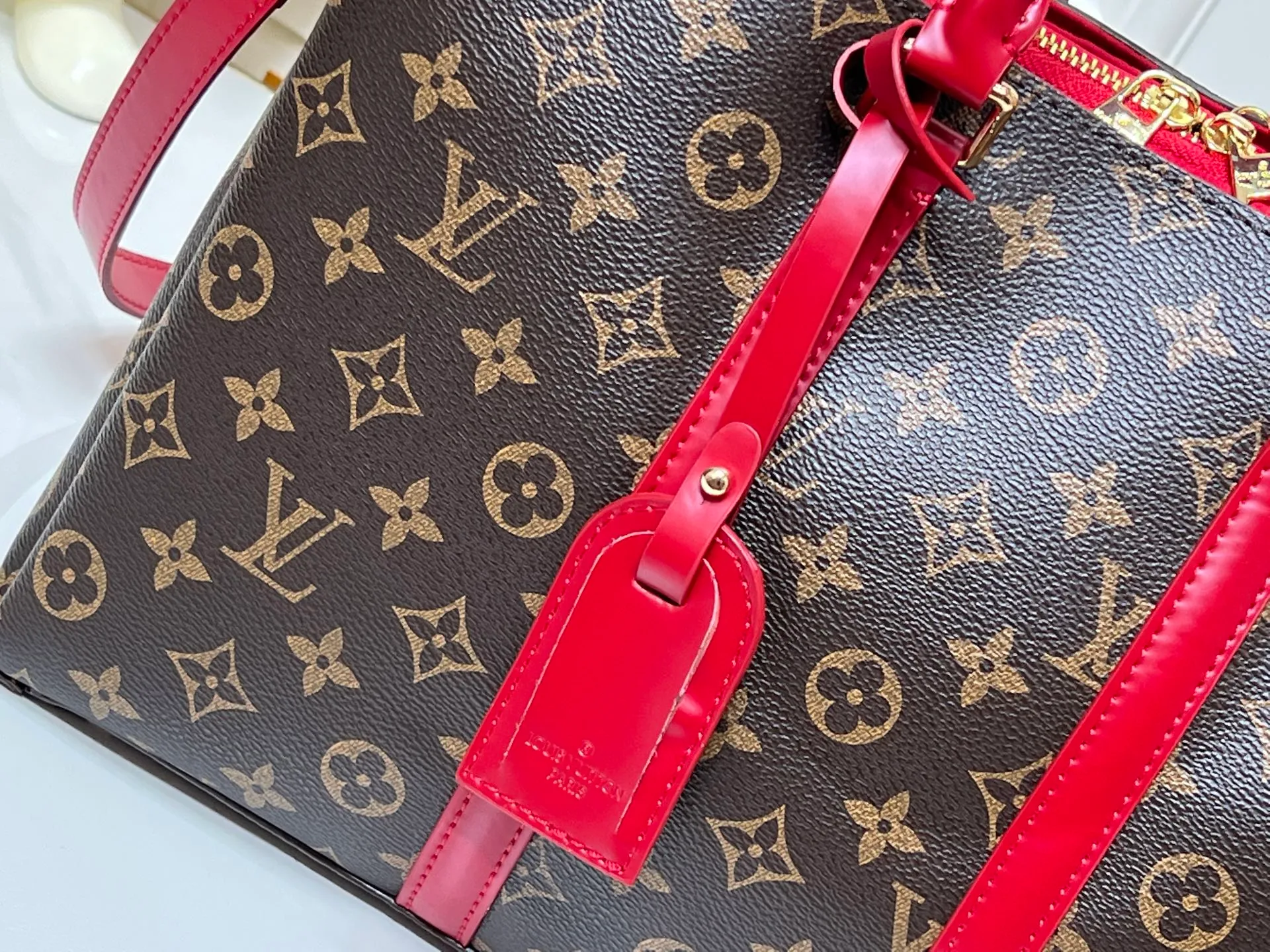 Batch 300💰Large size Upgraded original model Newly arrived OPEN HANDBAG handbag M44816 M44815 M44818 Black Pink Red Presbyopia Open Handbag Made of selected Monogram canvas, embellished with classic details, including side branches and two-sided textured leather trim, gold rivets and nails classic leather luggage tags, top handles and detachable and adjustable length shoulder straps. Large 35x24x15, small 29.0×19.0×10.0cm