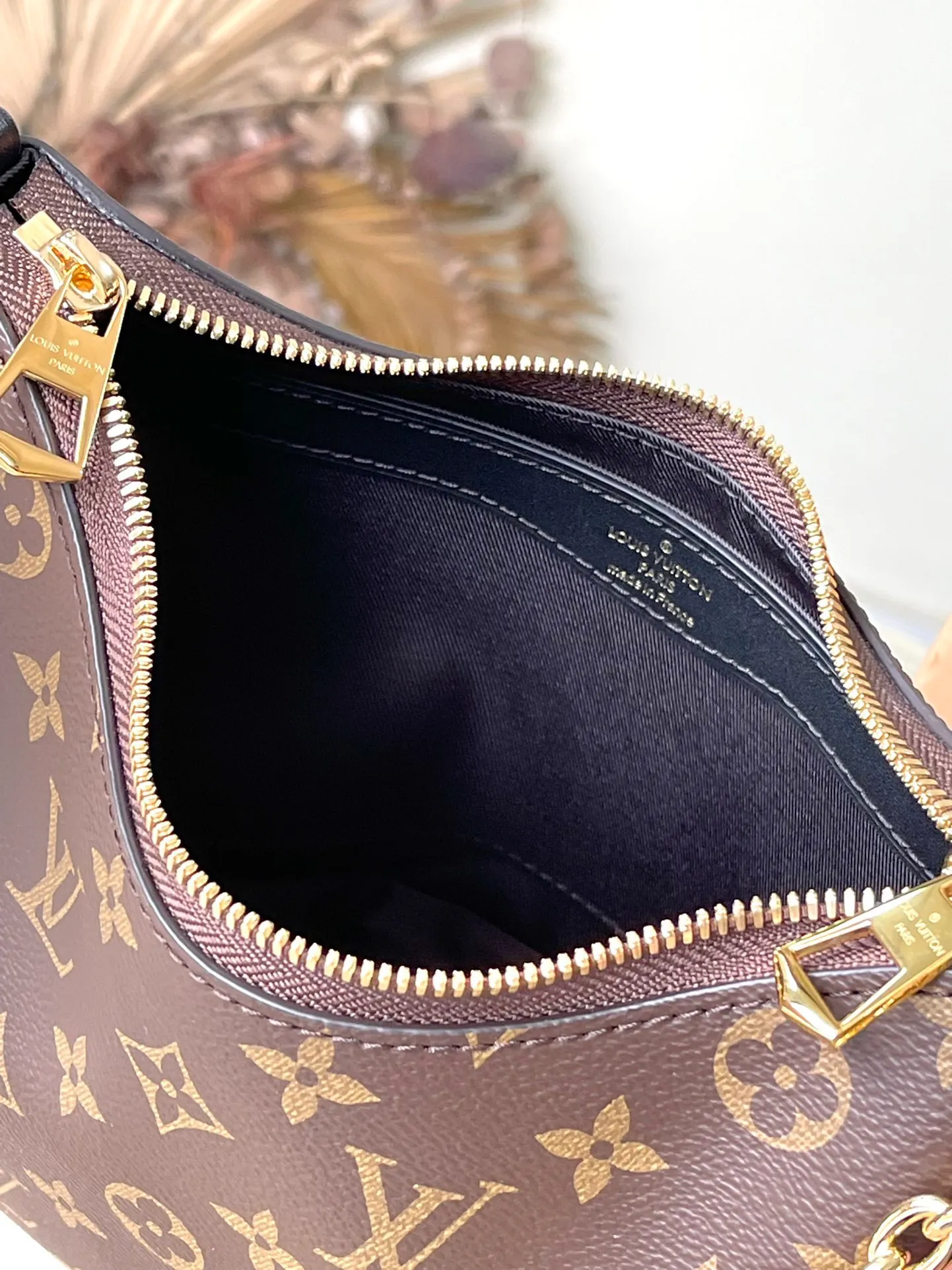 💰760 (steel chain) top original single M45831, black leather, hand-held, cross-body, armpit, back and other uses in one [good] showing a casual, versatile and gentle style, no pressure for daily outings, practical style with eyes closed😝 Size: 29×9.5×16cm
