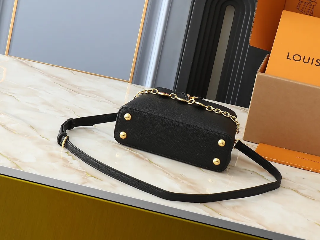 💰380💰Guangzhou goods Upgraded original M00014 M00013 M00015 [New size] This Capucines new size handbag shows soft beauty: Taurillon leather bag body with light-colored flap and top handle, enamel Monogram flower chain can also achieve a shoulder-carrying experience. Wear the slim leather strap to explore more styling possibilities. Dimensions 23.5x 14 x 8 cm (length x height x width)