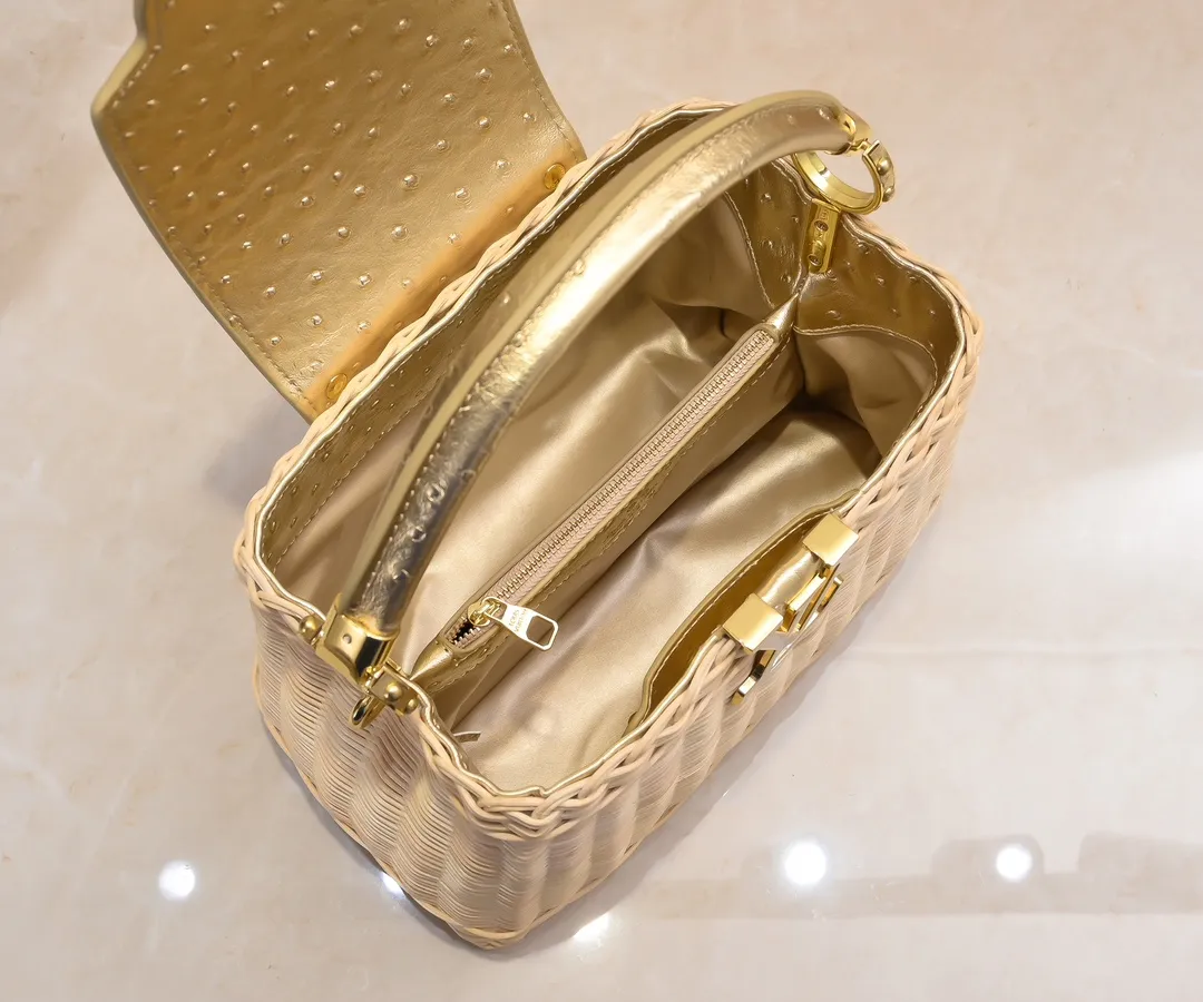 The upgraded version of P680 M11618 ostrich pattern Capucines BB handbag has a unique rattan weaving structure, paying tribute to the Louis Vuitton picnic box design that came out in 1892. The cow leather shapes the top handle and flap, the LV letters reveal a metallic texture, and the detachable and adjustable leather shoulder strap makes it easy to carry on the shoulder. The gift box packaging provided with this product may be reasonably adjusted depending on the stock situation, and may be different from the packaging style displayed on this product page. Please refer to the actual gift box packaging style received for details. Size:27×17.3×9cm