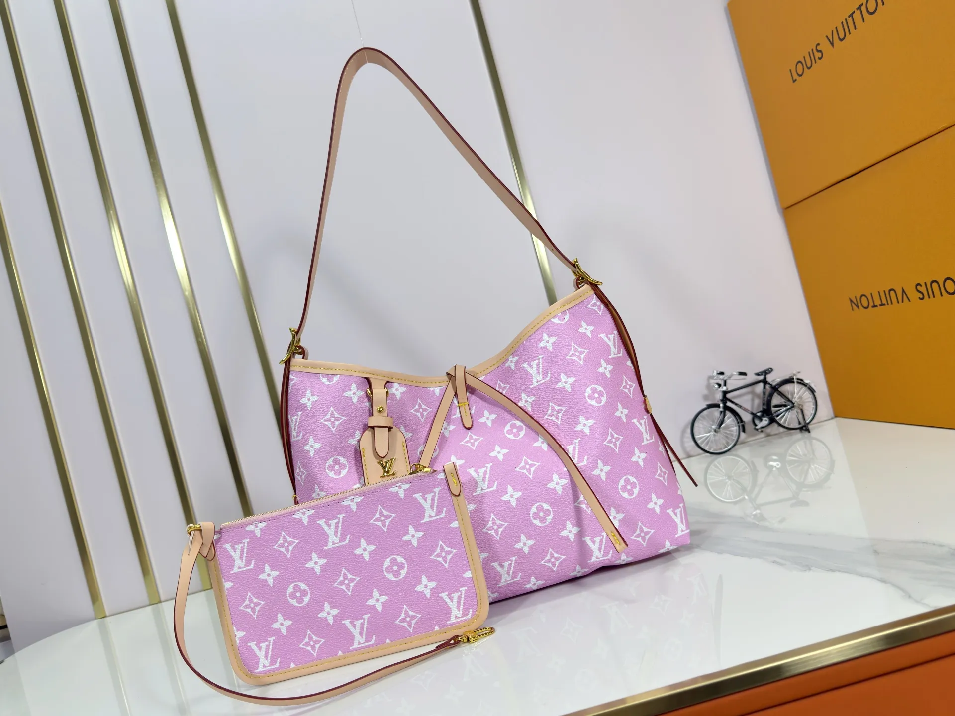 P280 upgraded original M24861 M25143 M46203 M46197 Colorful, legendary CarryAll medium handbag, with Monogram canvas and leather trimming to create a body-fitting design. There's a zipped pocket inside the ample space, and a detachable zipped clutch adds a functional element, with a buckle-adjustable handle. Small size: 29 x 24 x 12 cm,