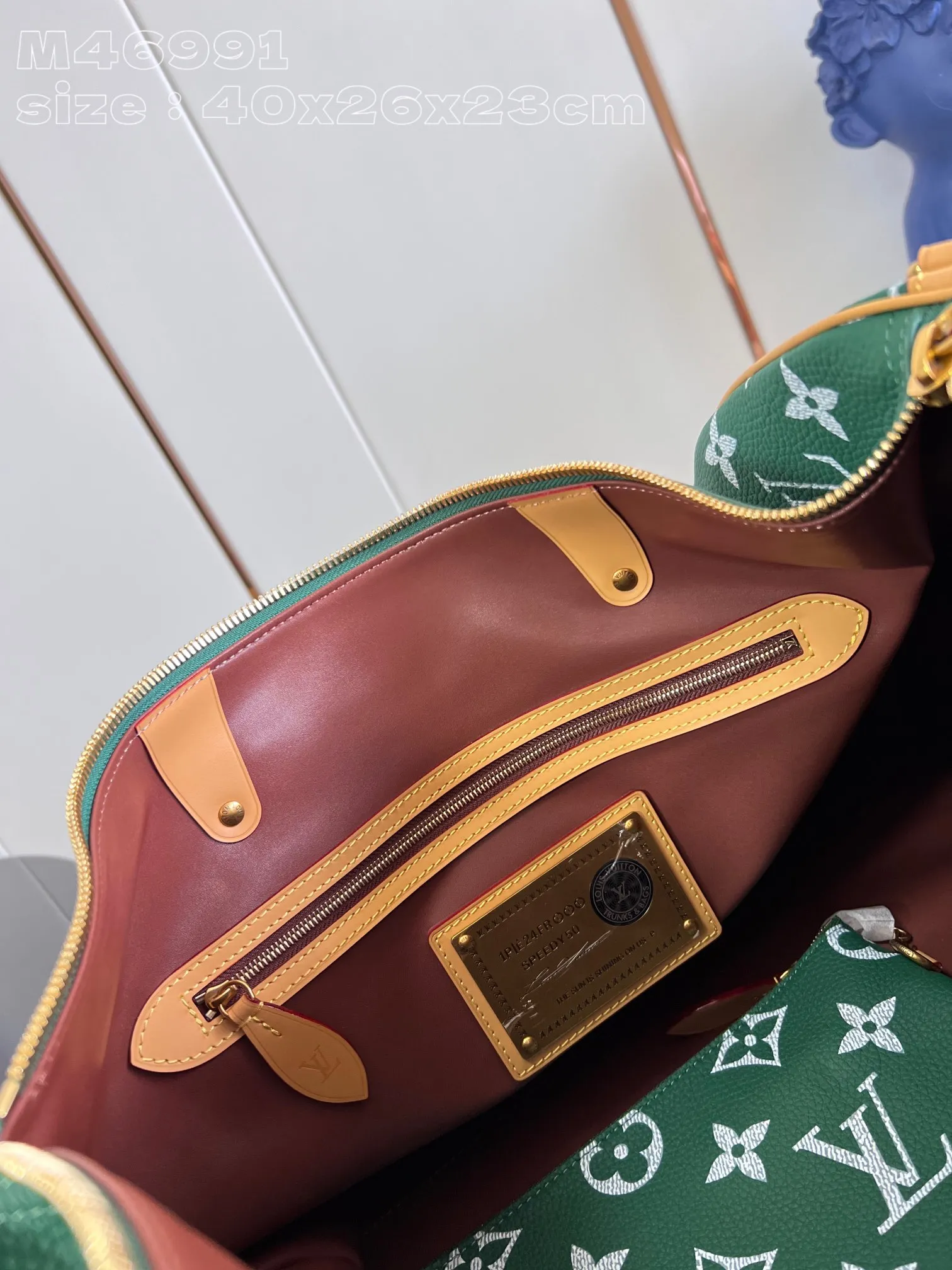 💰2740 Top-quality original individual real shot M46991 Green】This Speedy P18 Bandoulière 50 Monogram Leather handbag is made of soft grained cow leather wrapped with sheep leather lining. The silk-screened Monogram pattern presents the blurred look of canvas printing, expressing the new season's ingenuity of creative director Pharrell Williams. 50x 32 x 29 cm (length x height x width) [Warm reminder: This model is too large and does not fit in the packaging]