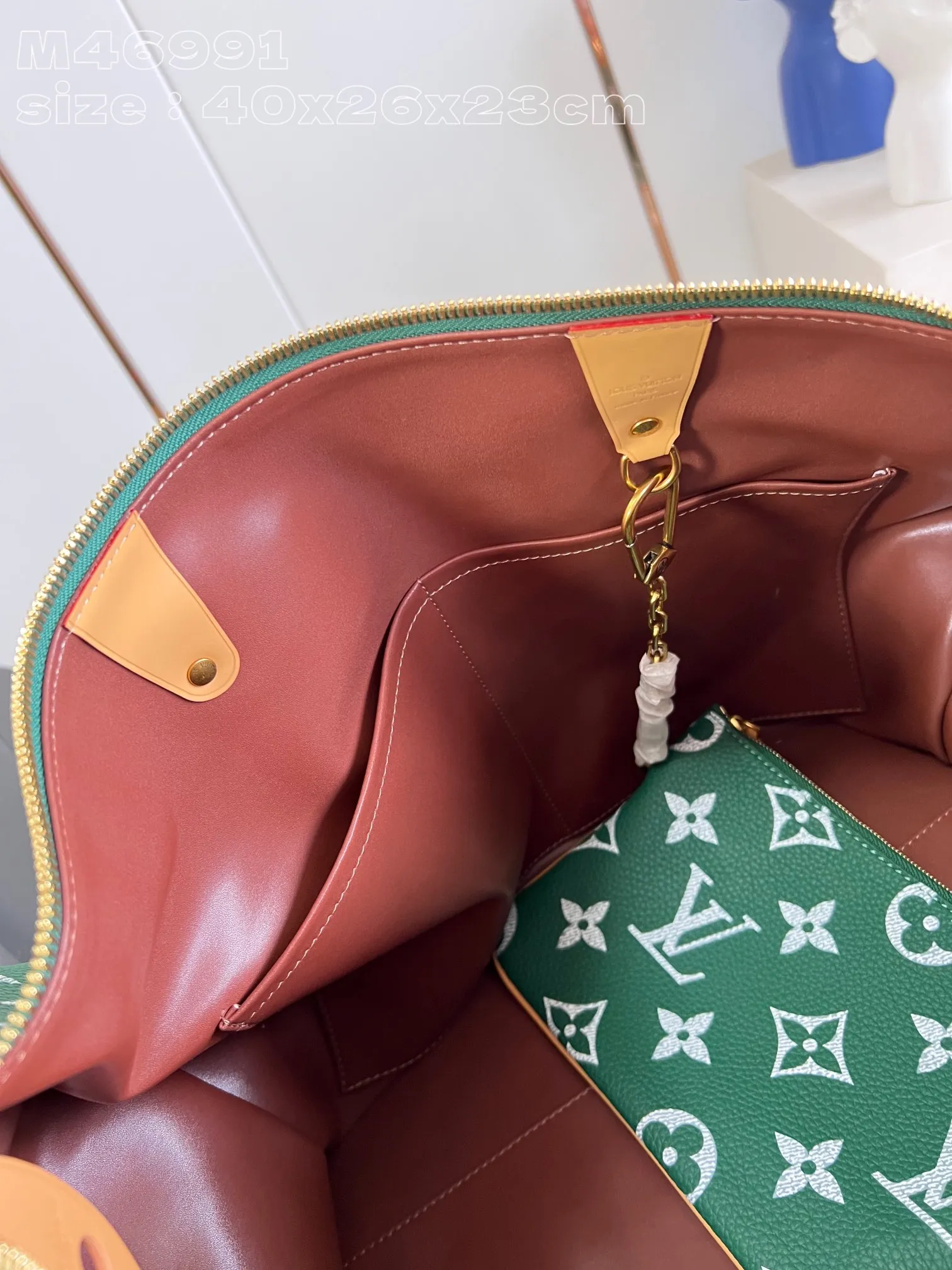 💰2740 Top-quality original individual real shot M46991 Green】This Speedy P18 Bandoulière 50 Monogram Leather handbag is made of soft grained cow leather wrapped with sheep leather lining. The silk-screened Monogram pattern presents the blurred look of canvas printing, expressing the new season's ingenuity of creative director Pharrell Williams. 50x 32 x 29 cm (length x height x width) [Warm reminder: This model is too large and does not fit in the packaging]
