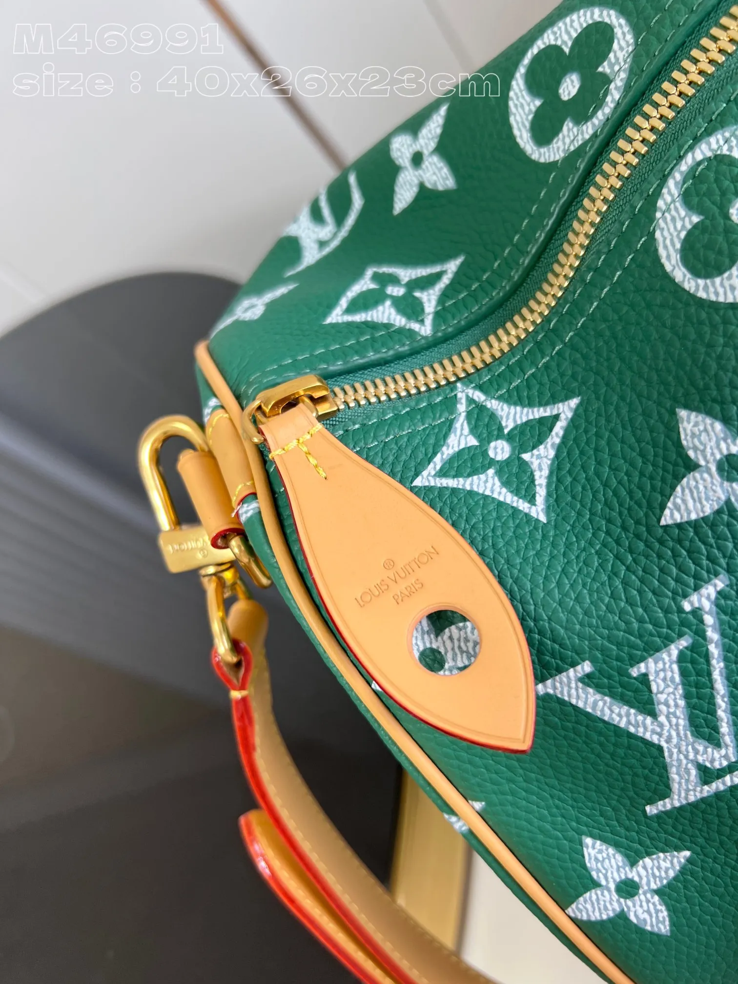 💰2740 Top-quality original individual real shot M46991 Green】This Speedy P18 Bandoulière 50 Monogram Leather handbag is made of soft grained cow leather wrapped with sheep leather lining. The silk-screened Monogram pattern presents the blurred look of canvas printing, expressing the new season's ingenuity of creative director Pharrell Williams. 50x 32 x 29 cm (length x height x width) [Warm reminder: This model is too large and does not fit in the packaging]