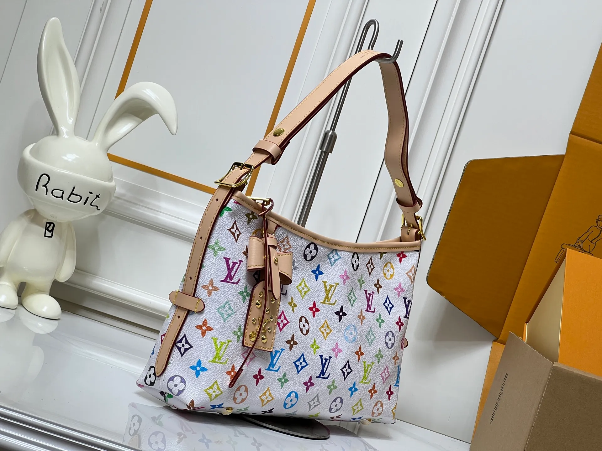 Batch 240💰Upgraded from the original M46203 M27578 CarryAll medium handbag, with Monogram canvas and leather trim to create a body-fitting design. There's a zipped pocket inside the ample space, and a detachable zipped clutch adds a functional element, with a buckle-adjustable handle. Small size: 32x 22x 10 cm,