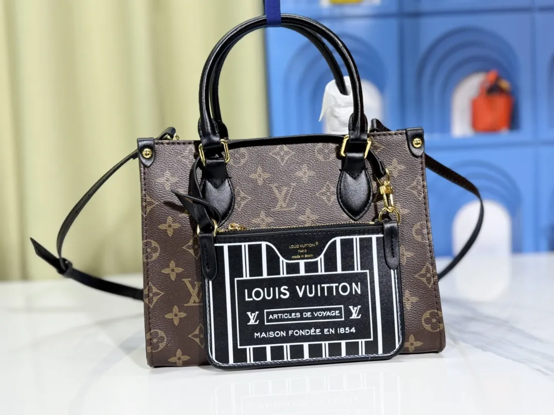 P260💰Upgraded original version 🔥New model🔥M45659 M46373 M44571 This OnTheGo small handbag is made of Monogram and Monogram Reverse canvas, with the Monogram Giant pattern embellished on it. The Toron handle and the jacquard textured shoulder strap decorated with the brand's logo create a visual contrast, and the detachable coin bag is suitable for storing change or small items. It combines fashionable charm with various functions, making it a good daily companion. 25.0 x 19.0 x 11.5 cm (length x height x width)