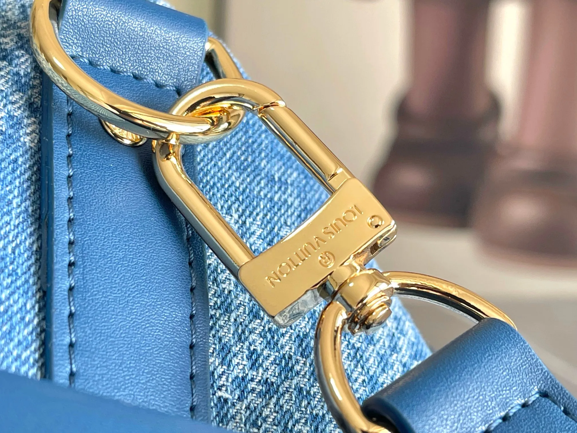 💰1740 Top original order P394 Keepall Bandoulière 50 travel bag is made of faded denim embossed with Monogram pattern, reinventing one of Louis Vuitton's classic designs. The reinforced side straps and top handle are made of cow leather, and the baggage size is still ample, making it suitable for weekend excursions. Monogram Washed Denim coated canvas - cow leather trim - fabric lining - metal hardware - zipper closure - zipper interior pocket - ample capacity - removable name tag - shoulder strap: removable, adjustable! ! Model: 00197; Size: 50x29x23CM72