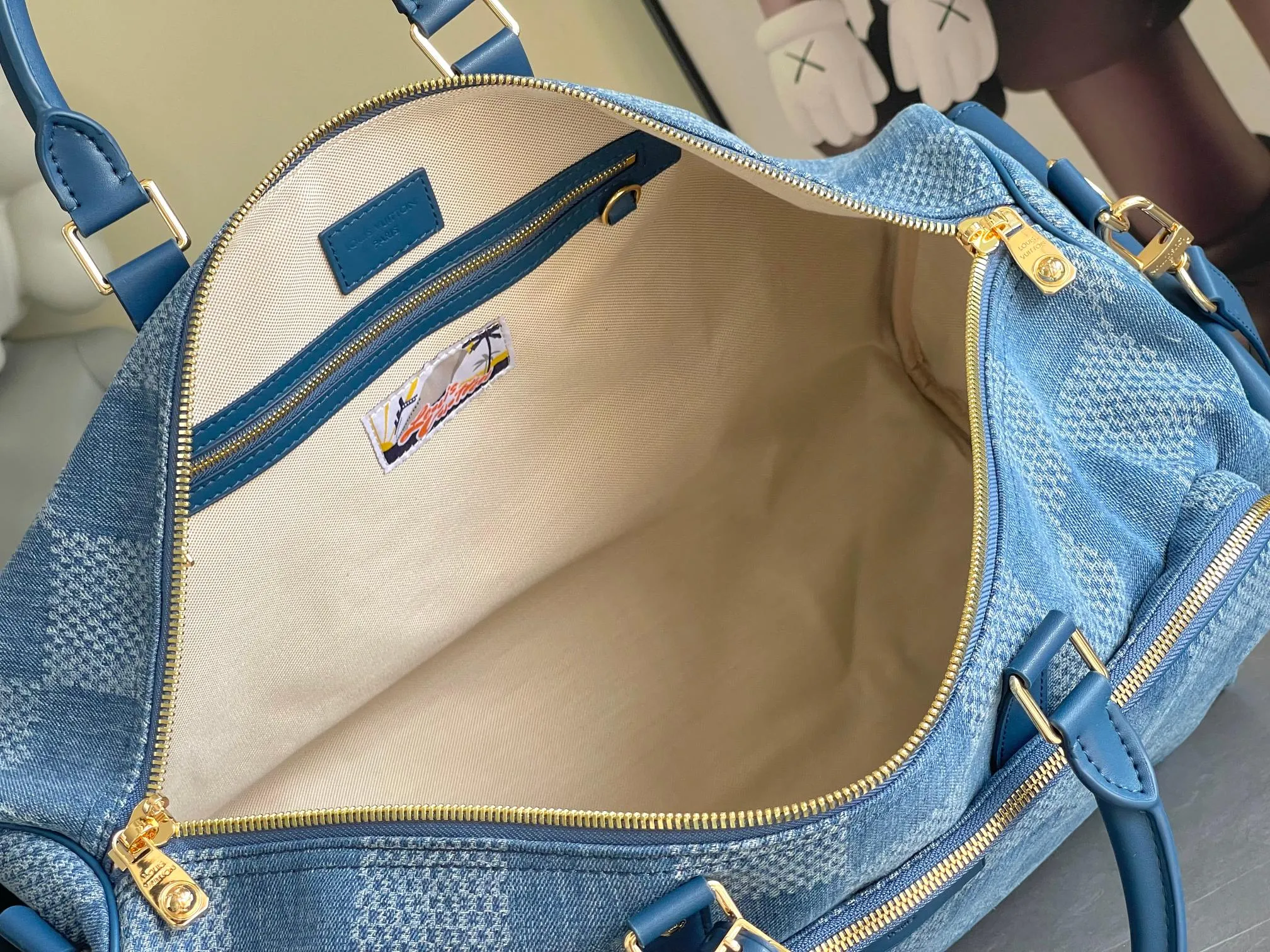 💰1740 Top original order P394 Keepall Bandoulière 50 travel bag is made of faded denim embossed with Monogram pattern, reinventing one of Louis Vuitton's classic designs. The reinforced side straps and top handle are made of cow leather, and the baggage size is still ample, making it suitable for weekend excursions. Monogram Washed Denim coated canvas - cow leather trim - fabric lining - metal hardware - zipper closure - zipper interior pocket - ample capacity - removable name tag - shoulder strap: removable, adjustable! ! Model: 00197; Size: 50x29x23CM72