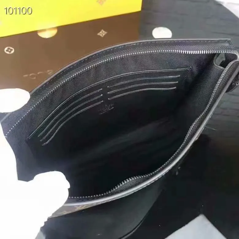 P130LV POCHETTE VOYAGE M61692 41696 Medium Handbag The handbag is made of the new iconic black and gray Monogram Eclipse canvas. This new Pochette Voyage medium handbag with a strong style can easily store personal essentials. Zipper closure - 1 internal patch pocket - 6 internal credit card slots - Specially coated canvas - Microfiber lining - Cowhide leather with Monogram canvas trim. size: 27*6*20-(upgraded version)