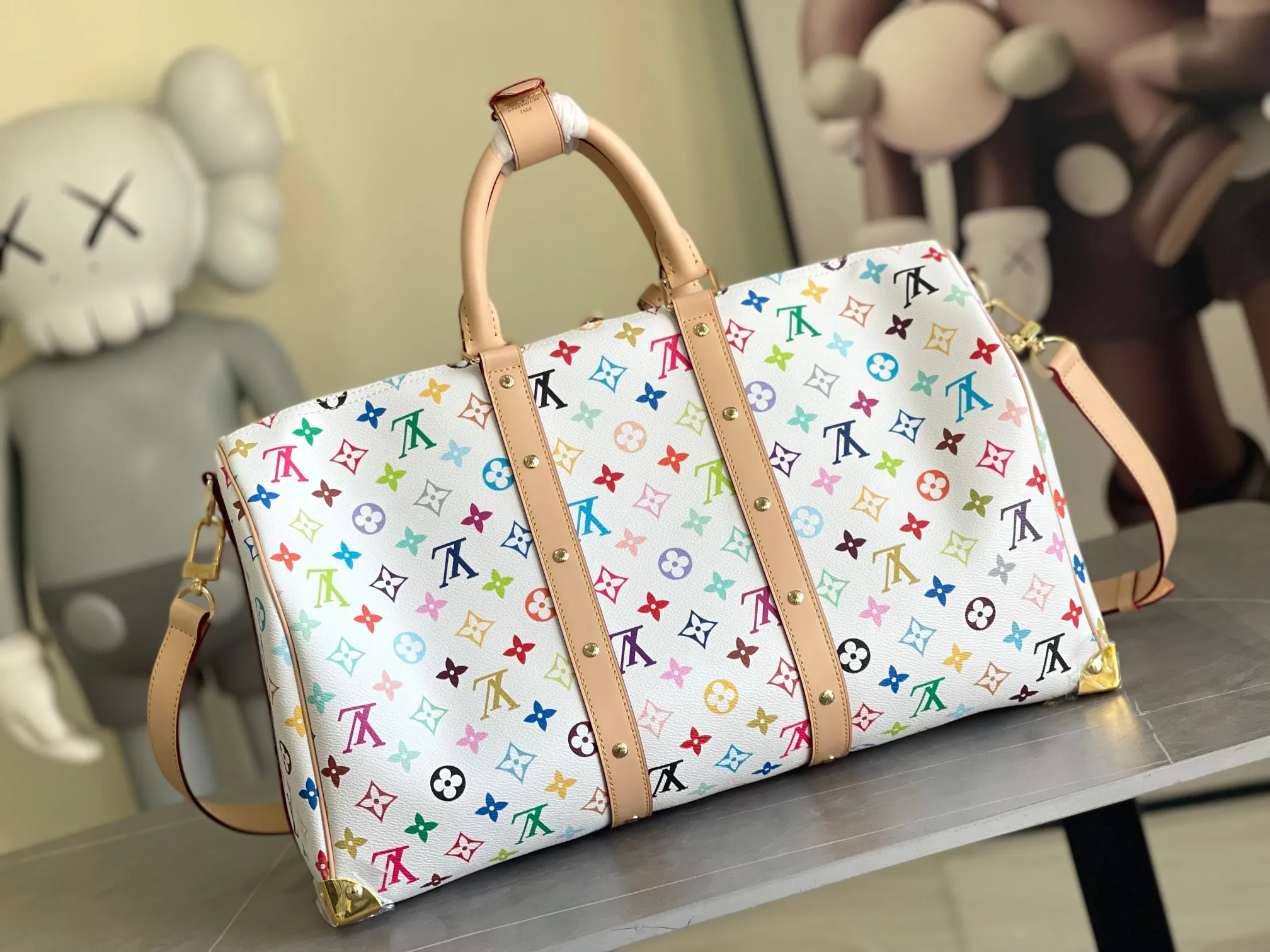 💰1560 Top original order M13742 KEEPALL BANDOULIÈRE 45 travel bag 2021-22 autumn and winter show reveals the new charm of the Everyday LV capsule series Keepall Bandouliere 45 travel bag. Vintage Monogram coated canvas depicts the Monogram pattern with subtle irregular lines, evoking the traditional stamping process. The new louis vuitton! logo is inspired by the chain’s signature elements. size: 45 x 27 x 20