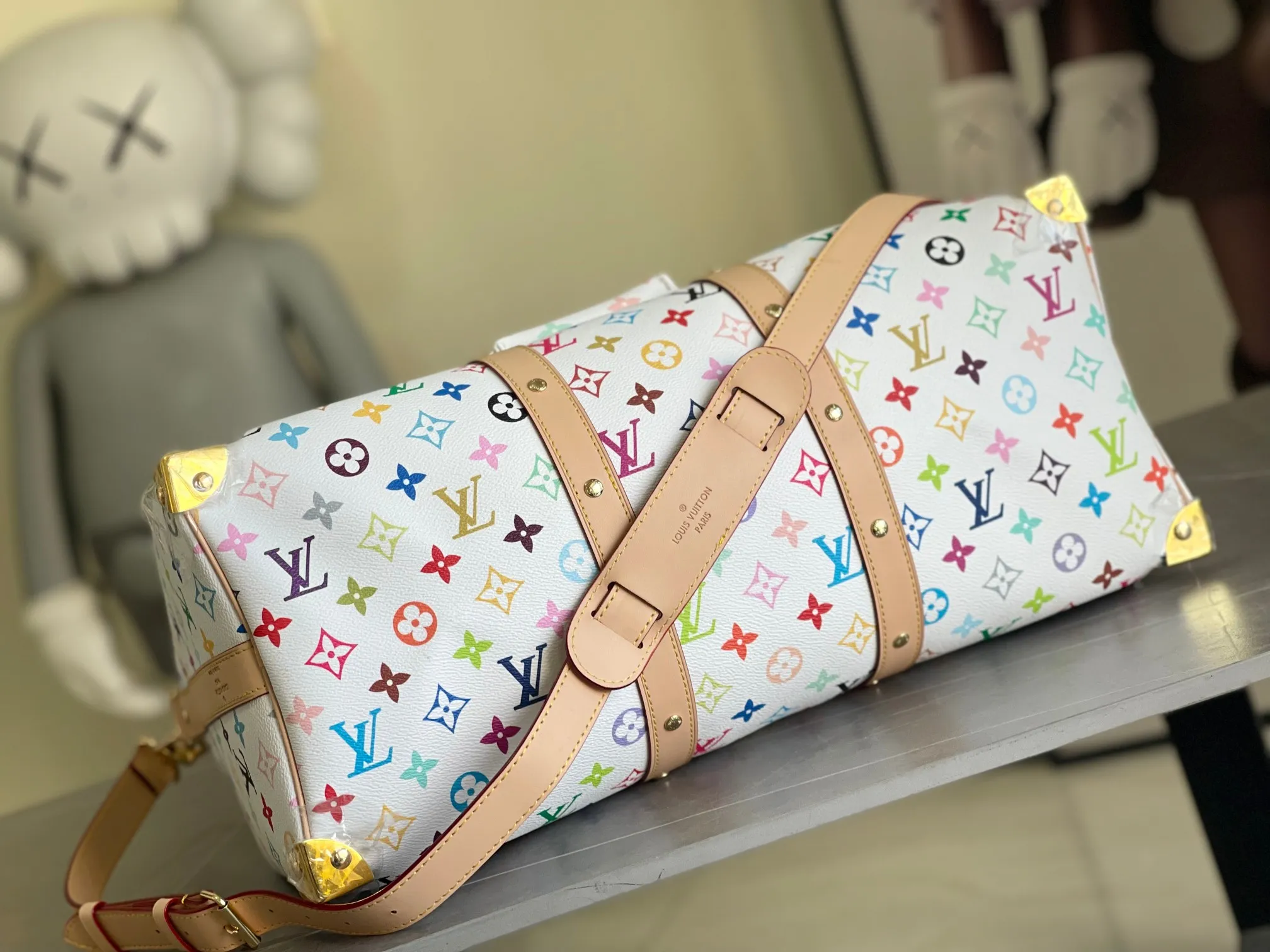 💰1560 Top original order M13742 KEEPALL BANDOULIÈRE 45 travel bag 2021-22 autumn and winter show reveals the new charm of the Everyday LV capsule series Keepall Bandouliere 45 travel bag. Vintage Monogram coated canvas depicts the Monogram pattern with subtle irregular lines, evoking the traditional stamping process. The new louis vuitton! logo is inspired by the chain’s signature elements. size: 45 x 27 x 20