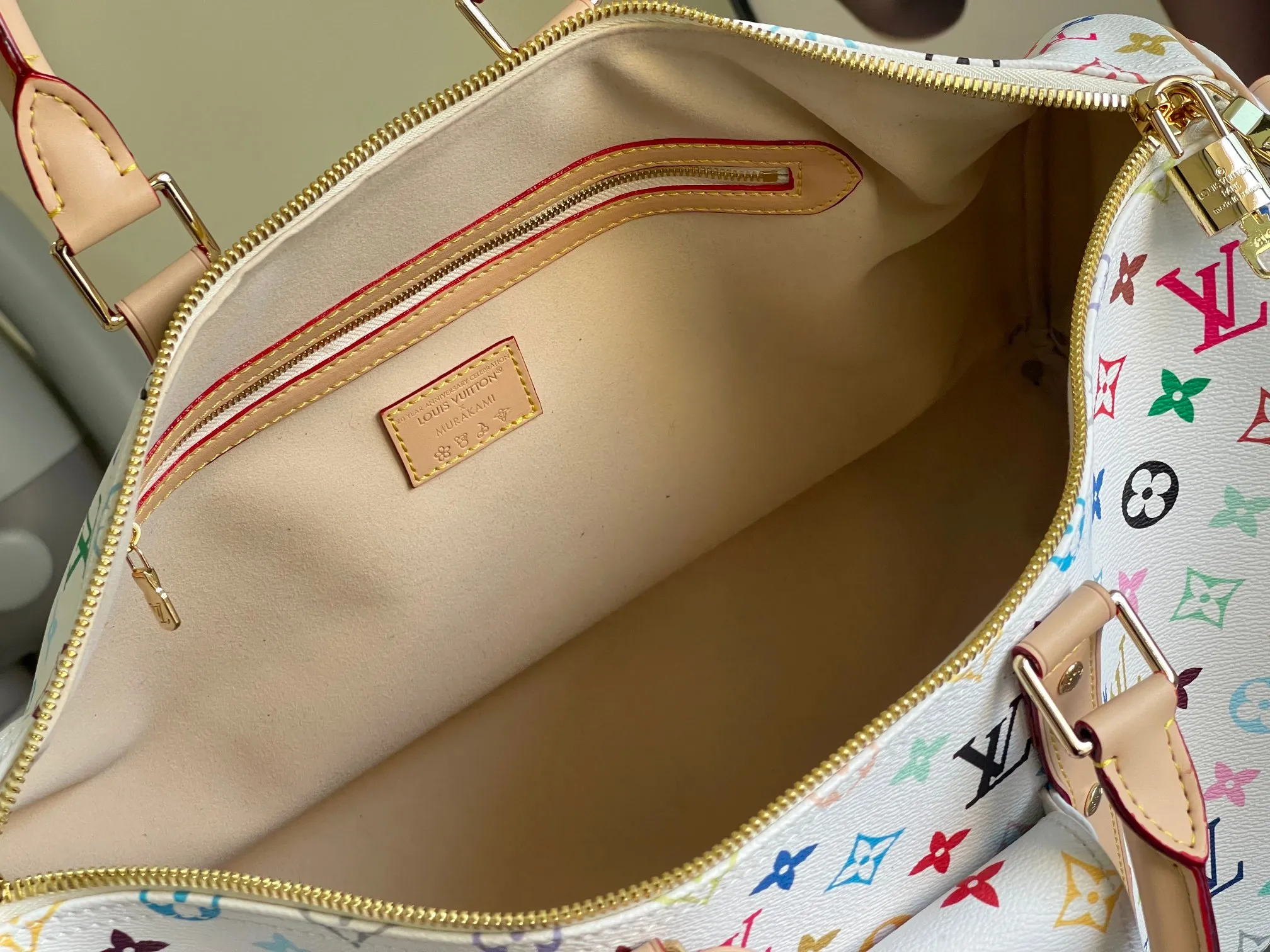 💰1560 Top original order M13742 KEEPALL BANDOULIÈRE 45 travel bag 2021-22 autumn and winter show reveals the new charm of the Everyday LV capsule series Keepall Bandouliere 45 travel bag. Vintage Monogram coated canvas depicts the Monogram pattern with subtle irregular lines, evoking the traditional stamping process. The new louis vuitton! logo is inspired by the chain’s signature elements. size: 45 x 27 x 20