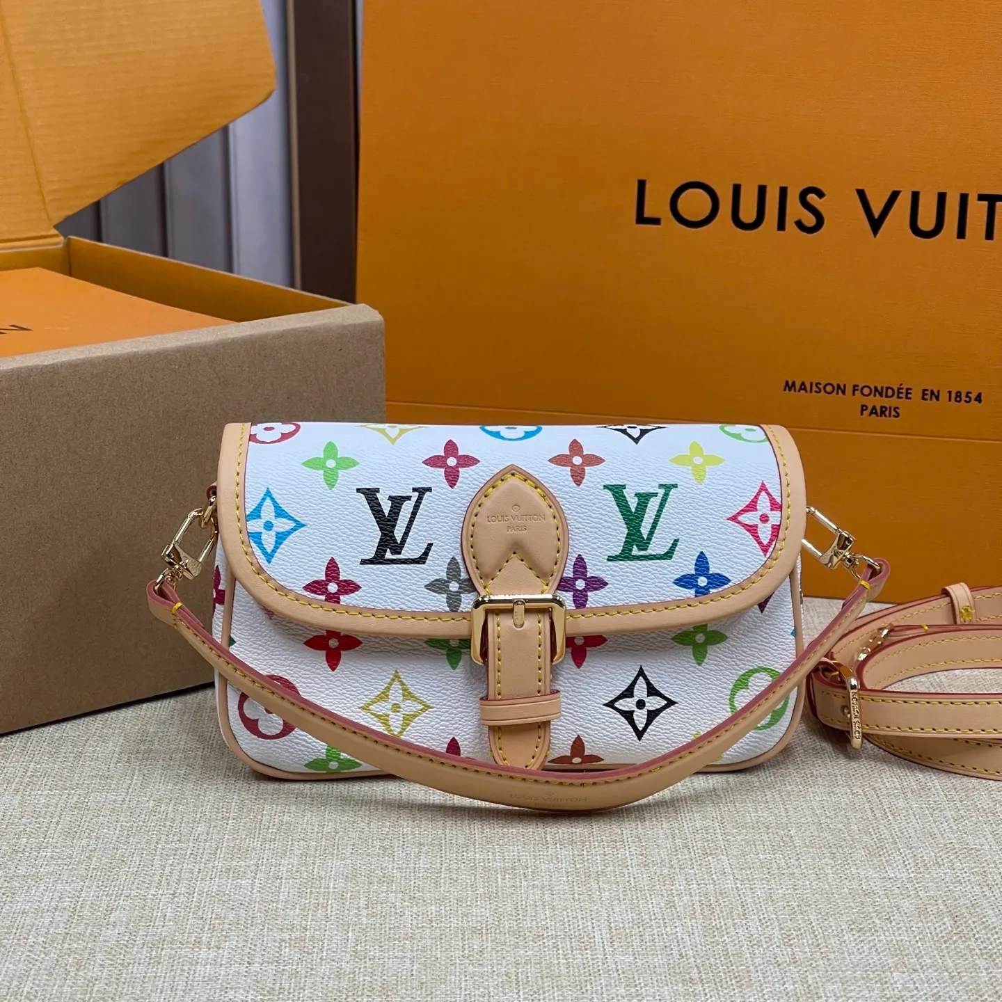 [Upgraded version] P480💰Three Color Series~Upgraded version comes with a full set of gift boxes🎁New size mini 19*10cm. L’s Diane baguette handbags and three-color baguette bags are so beautiful/easy to carry! The leather and color are good, and it comes with two shoulder straps. It’s sweet and salty! Search 🔍 Sancai Lv baguette