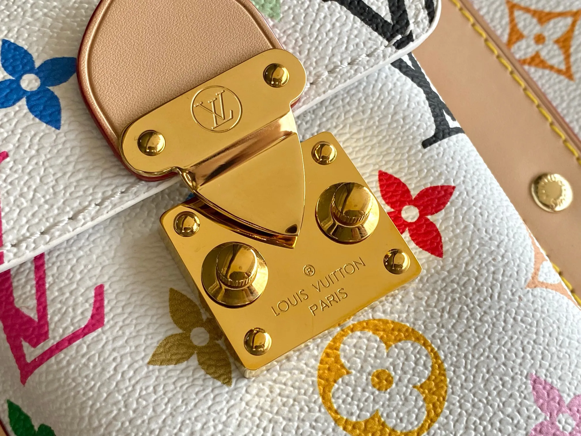 💰1740 Top original single M13742 cloth shoulder strap KEEPALL BANDOULIÈRE 45 travel bag 2021-22 autumn and winter show reveal the new charm of the Everyday LV capsule series Keepall Bandouliere 45 travel bag. Vintage Monogram coated canvas depicts the Monogram pattern with subtle irregular lines, evoking the traditional stamping process. The new louis vuitton! logo is inspired by the chain’s signature elements. size: 45 x 27 x 20