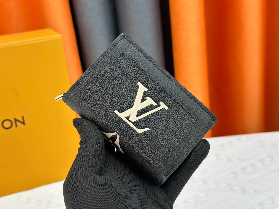 P170LV top replica M80152 This Cléa wallet is made of Monogram Empreinte soft grained cowhide, embellished with Louis Vuitton's iconic Monogram embossed pattern. It has a stylish design, is exquisite and compact but has a spacious capacity. It is equipped with an external patch pocket, zipper coin pocket, banknote compartment and six credit card slots. Dimensions: 12 x 9 x 3.5 cm (length x height x width