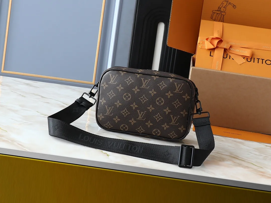 💰260💰Upgraded from the original M31069 M46955 M31014 M31016 nano alpha handbag, the monogram shadow leather is subtly embossed with the monogram pattern, making the compact structure show elegance. Black leather rivets with black floral pattern, two corners wrapped compartments on the front, box bag, camera bag, shoulder bag oo[handshake][handshake] rivet elements are marked with brand imprints, zipper compartments and external patch pockets are convenient for storing daily needs, and the detachable and adjustable leather shoulder strap allows for comfortable carrying. 24 x 16 x 8 cm (length x height x width)