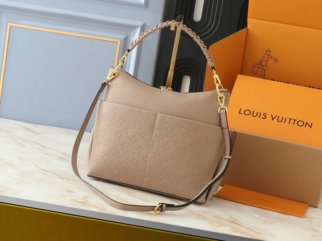 💰240💰Upgraded from the original M45522, 43170. This MONOGRAM canvas material is a new style of Melie handbag, a fashionable must-have item. Veau Cachemire leather material. Full leather embossed woven wrist double bag shopping bag. Lightweight and comfortable to carry. Unique vertical and narrow shape with modern style. Zipper pocket with metal engraved zipper puller for more personality. Size: 33x16x30cm