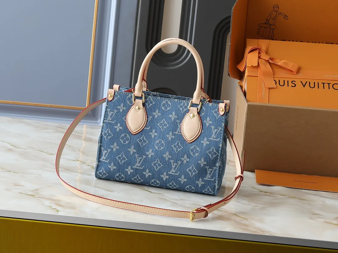 💰260💰Upgraded original M14633 M46373 blue denim denim square bag This OnTheGo small handbag is made of cotton denim woven with Monogram pattern. It is bleached and sand washed to present a retro style. Detachable and Adjustable Shoulder Strap for a Subtle Fit The detachable shoulder strap makes it easy to carry small items like an iPad Mini with you. Detailed features 25x 19 x 11.5 cm.