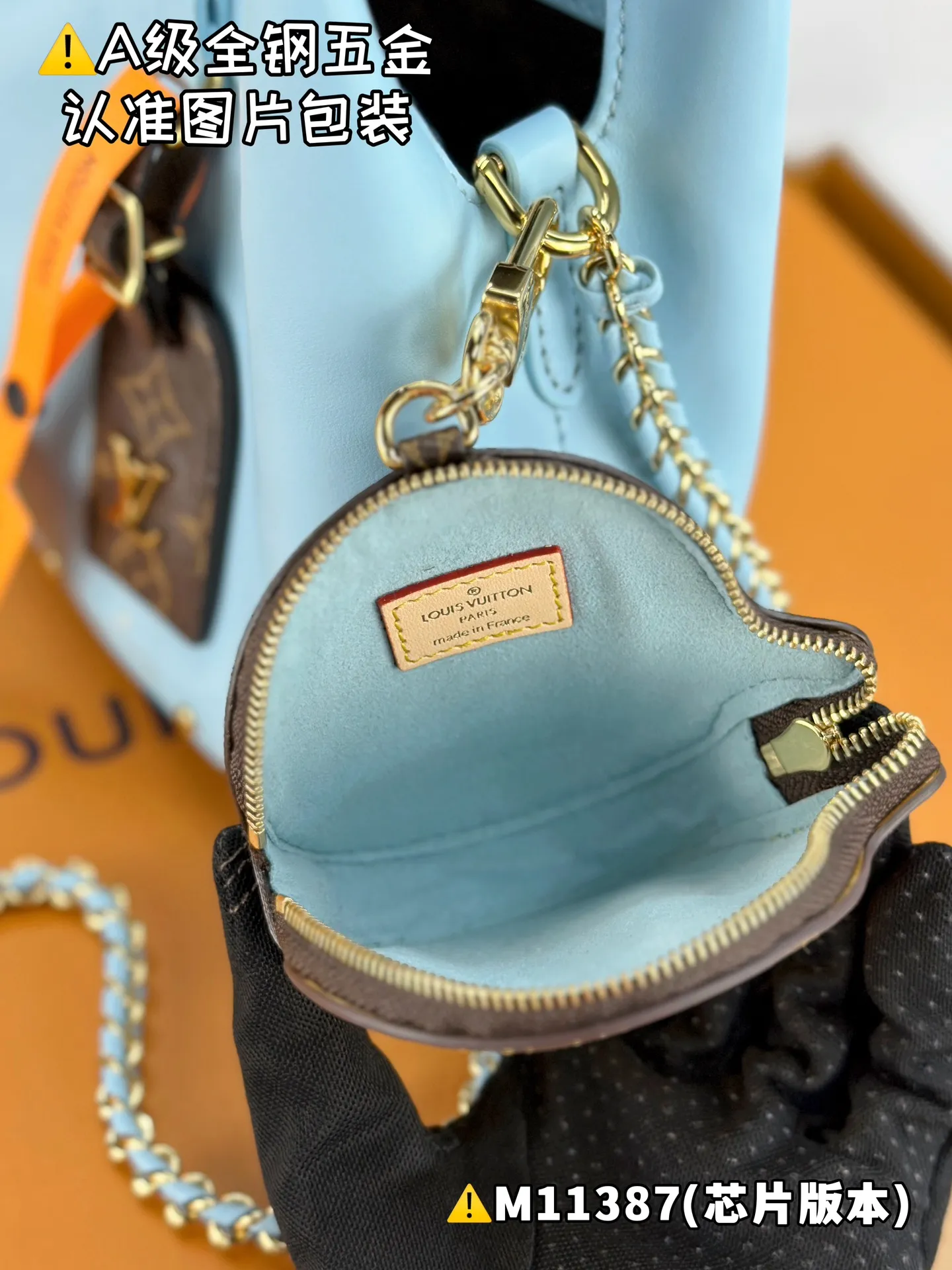 P2240 [Authentic grade] [Special grade MB original leather] ATLANTIS BB handbag Model: M11387 Material: A+ grade all-steel hardware, imported original leather Packing: Full set of special grade duty-free MB packaging Dimensions: 17 x 17 x 7 cm