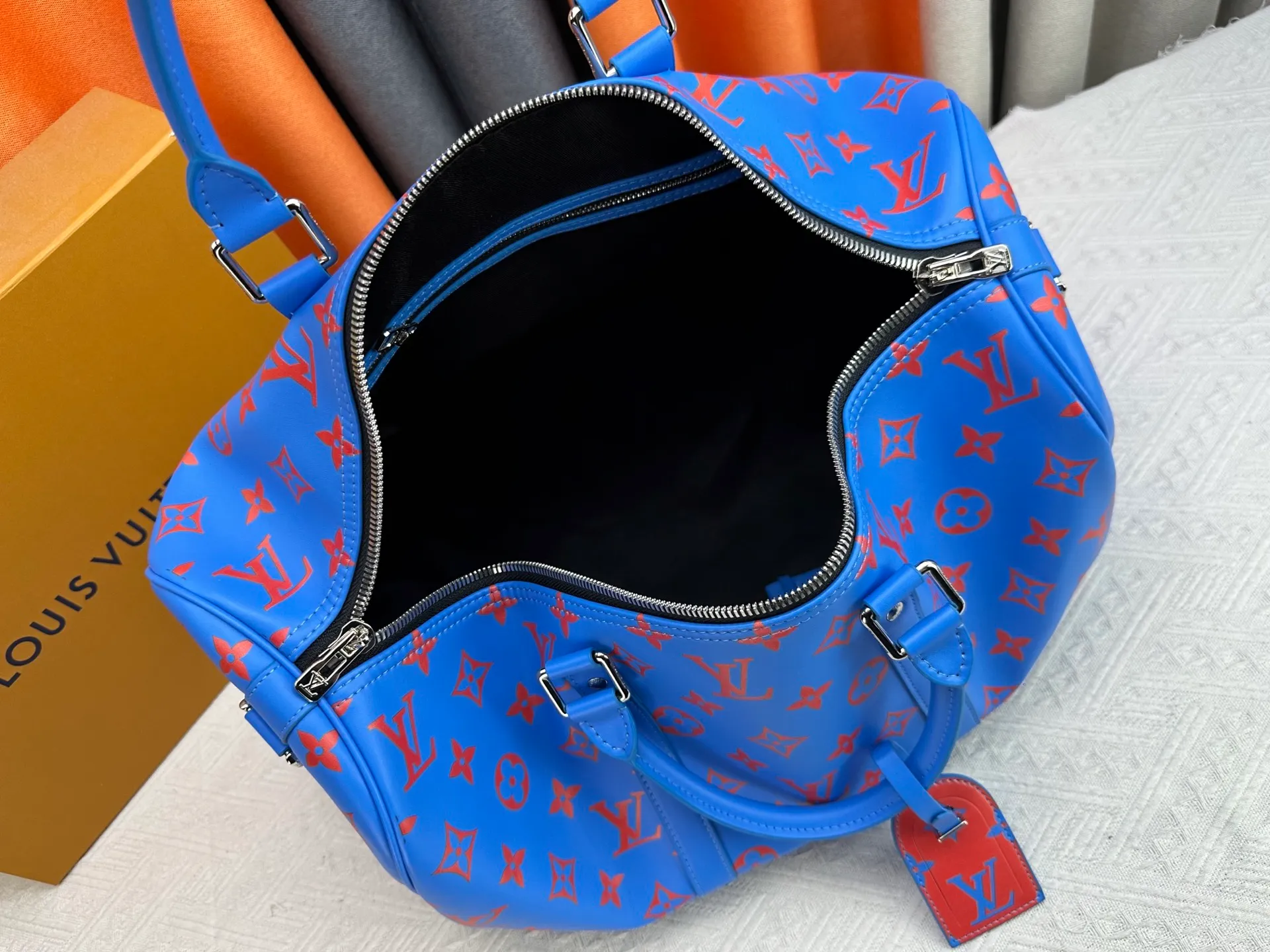 P340 M41418 New “louis vuitton’Iv travel bag travel bag louis vuitton High-definition hardware logo and inner compartment! Special lining. Smooth zipper and exquisite workmanship. A must-have for men. Size: 45x27x20.