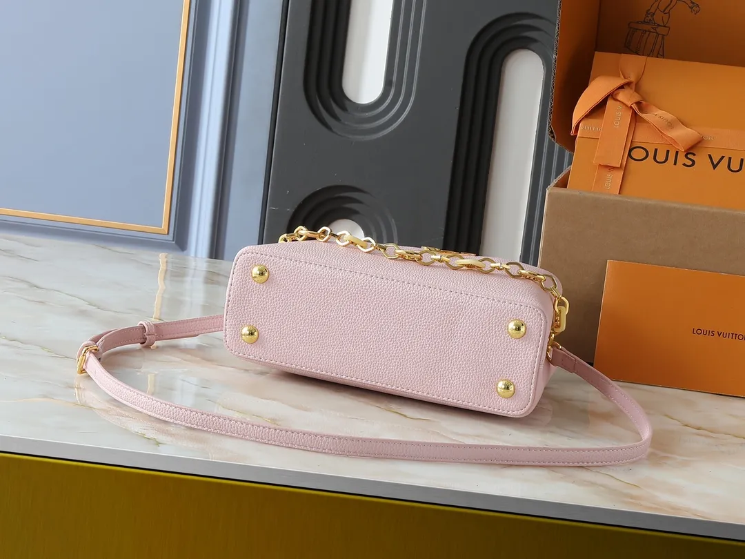 💰440💰Guangzhou goods Upgraded from the original M14381 M14970 M14393 M14972 M14971 This Capucines BB handbag quotes the design elements of the Harmony series and tells the inspiration of the Monogram flower with a gorgeous chain. The Taurillon cow leather body is embellished with a resin-coated LV logo, and the flap can be opened externally or internally to reveal a neat interior with multiple pockets. Dimensions: 27.0 x 17.3 x 9.0 cm (length x height x width)