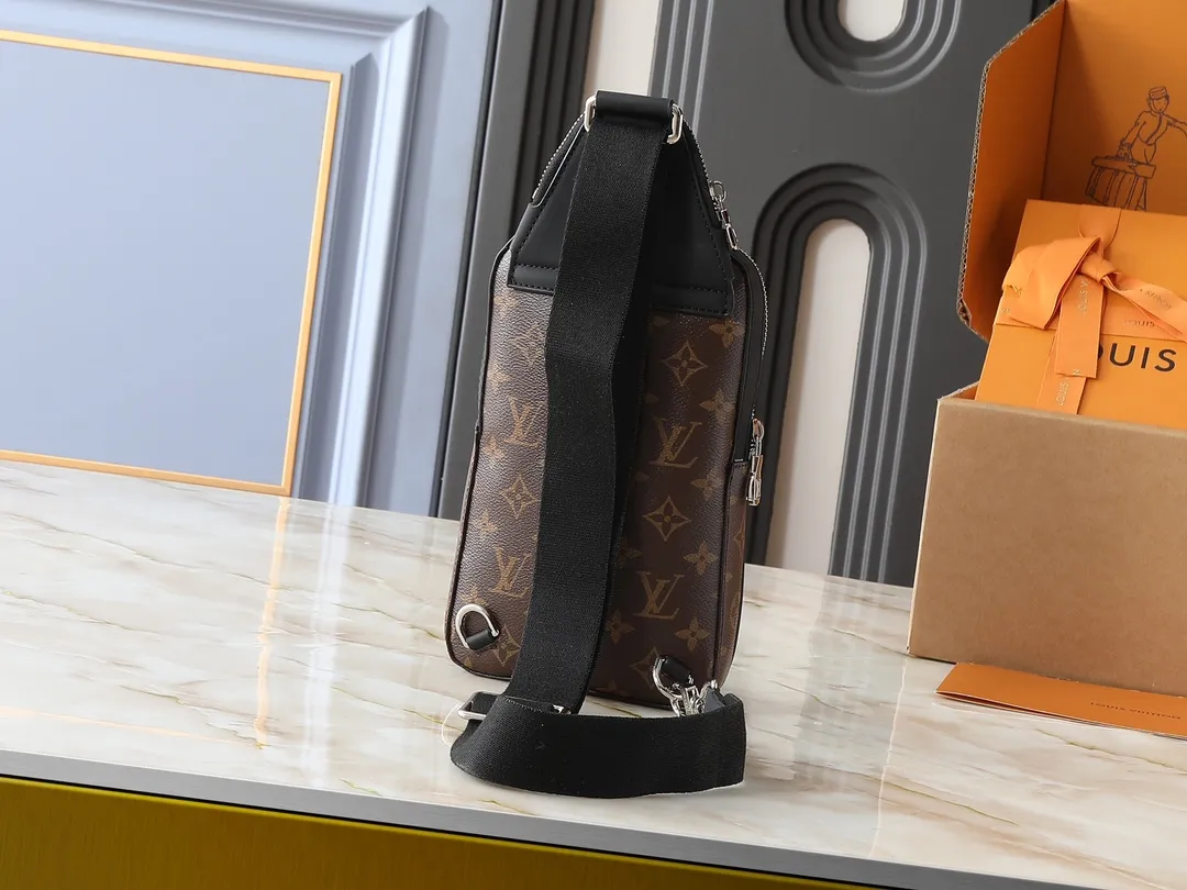 💰240💰Upgraded from the original M11703 M47137. This Avenue small shoulder bag is made of Monogram Eclipse coated canvas and explores the trend of cross-body travel with its exquisite configuration. An interior pocket in the main compartment ensures secure storage, while an exterior zippered pocket provides easy access to frequently used items. There is a triangular zipper pocket where the shoulder strap connects to the handbag. 16.0 x 33.0 x 5.7 cm (length x height x width)