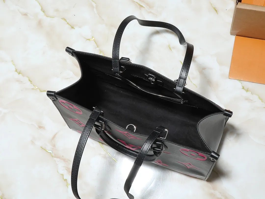 💰240💰Upgraded original M46833 ONTHEGO medium handbag M46834M45595 all black M45494 apricot print 45495 black print 45496 white print M46286 pink Monogram is a full leather embossed silk screen white and purple mommy bag shopping bag oo[Handshake][Handshake] The pattern is printed and dyed first and then embossed, which is softer than grained cowhide Its ample interior can accommodate laptops and other office supplies. The long and short handles are convenient for carrying in the hand or on the shoulder. Size: 34x26x13cm