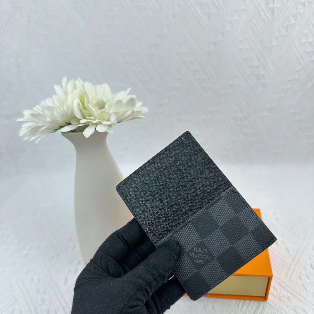 P66 M60166 Card Holder Neo card holder made of Monogram Macassar canvas is the first choice for carrying important cards. Black leather trim makes the classic Louis Vuitton pattern even more eye-catching. Size: 7.5*12