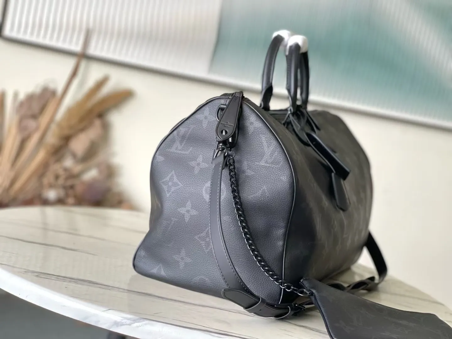 💰1940 (top layer leather) top original order M14022 Speedy P18 Bandouliere 50 handbag is a spacious and luxurious handbag, made of exceptionally soft cow leather and decorated with classic Monogram print, showing a luxurious texture. As one of Louis Vuitton's iconic travel bags, the Speedy 50 handbag has been crafted by Pharrell Williams. The lion pattern is cleverly integrated into the handle fastener, and the Yingze logo plate is inlaid on the inside. Dimensions: 50 × 32 × 29 cm