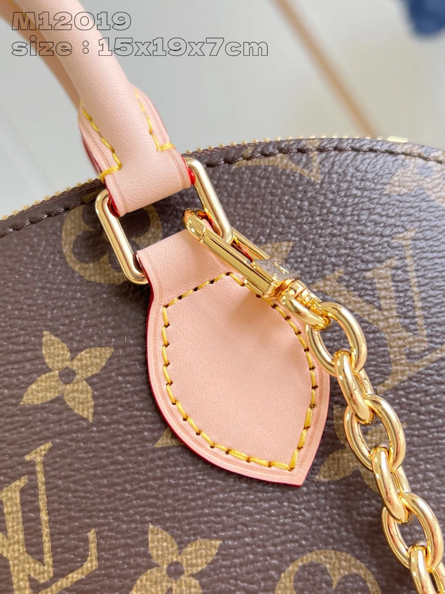 💰900 top original order [Exclusive real shot M12019] This Lockit BB handbag draws inspiration from the Knick-Knack handbag in the 1960s and can be flexibly switched between multiple carrying methods. Monogram coated canvas with a curved upper edge and oval trim reflect the classic elements of the original design. The padlock opening and closing once again pays tribute to the brand's long heritage. 15 x 19 x 7 cm (length x height x width)