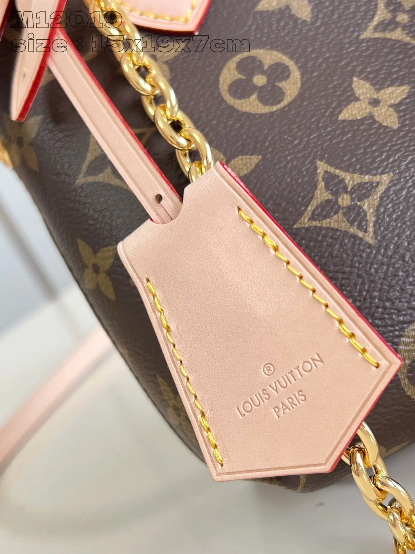 💰900 top original order [Exclusive real shot M12019] This Lockit BB handbag draws inspiration from the Knick-Knack handbag in the 1960s and can be flexibly switched between multiple carrying methods. Monogram coated canvas with a curved upper edge and oval trim reflect the classic elements of the original design. The padlock opening and closing once again pays tribute to the brand's long heritage. 15 x 19 x 7 cm (length x height x width)
