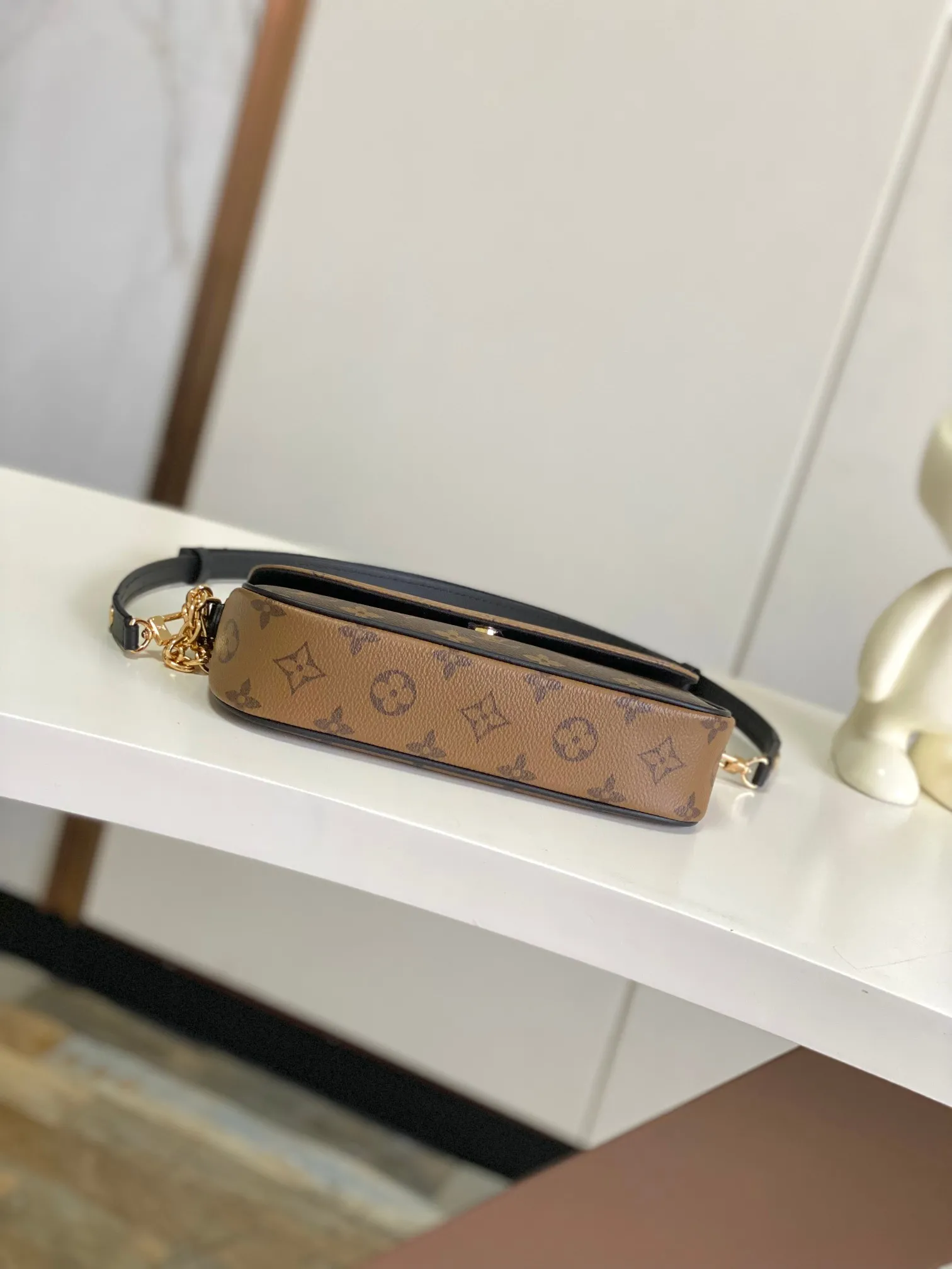 💰640 Top Original Single Dynamic Chip Version] M26587 Yellow Flower M81911 Wallet On Chain Ivy handbag is made of Monogram canvas, inspired by the Sac Recoleta handbag of the 2000s. The card compartment and zippered inner pocket can accommodate daily needs, and the chain and adjustable leather shoulder strap are detachable, allowing for long and short shoulder and cross-body wear options. Dimensions: 23.5 x 12 x 4.3 cm