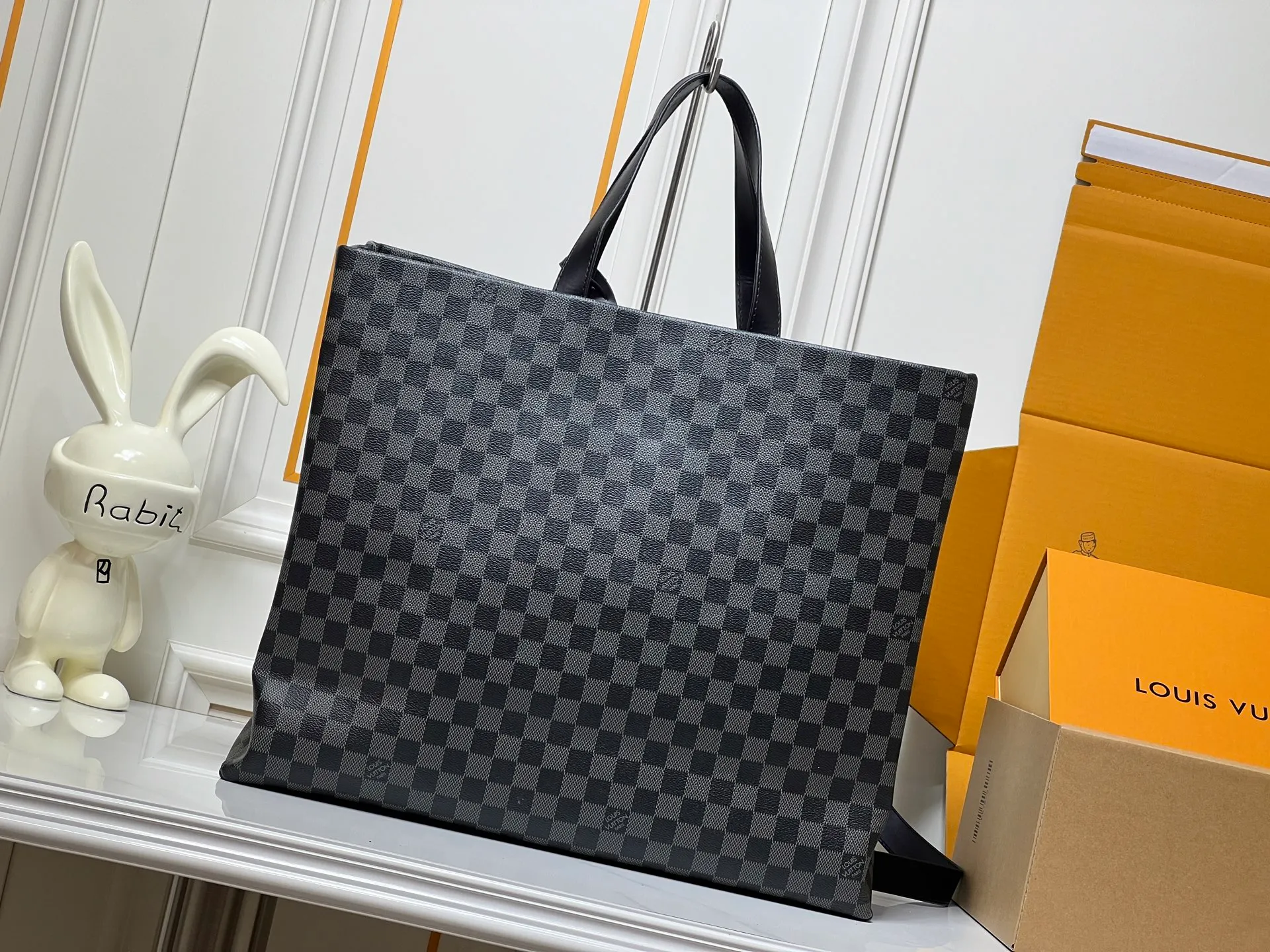 Batch 320💰M24457 Black Check Presbyopia Plaid Purple Grass Green Pink Black Orange Blue Green Gray Presbyopia Plaid Black Crocodile Pattern Orange Crocodile Pattern 13 Colors ✔️ This Shopper medium handbag draws inspiration from Louis Vuitton shopping bags, with the words Louis Vuitton and Maison Fondée En 1854 written on soft cow leather, with top handles and detachable shoulder straps. Dimensions: 42x34x16cm
