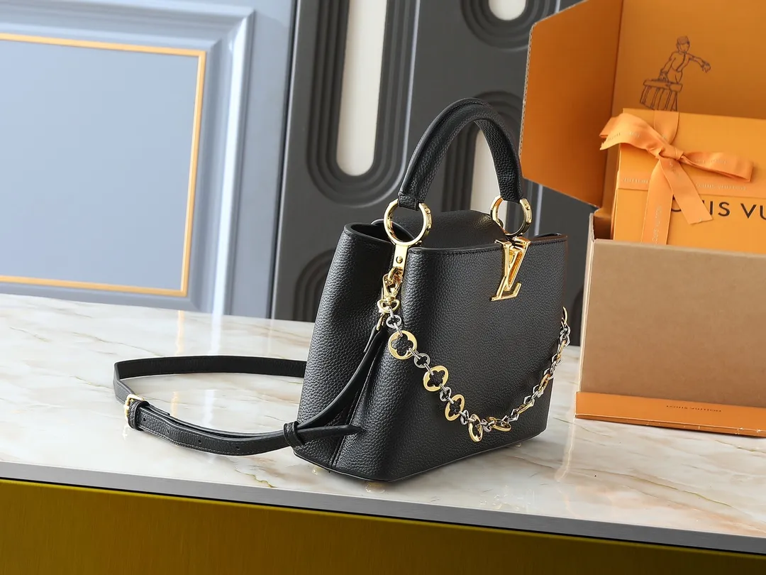 💰400💰Guangzhou goods Upgraded from the original M12935 M12936 M12937 M12938 This Capucines BB handbag is made of flexible Taurillon cow leather, with jewelry-style double-plated chains and Monogram floral elements to highlight the identity of the Chain On You series. The flip cover can be placed on both the inside and outside. The ample structure and multiple inner pockets are convenient for storing daily necessities. The rounded LV letters add to the ingenious details. Dimensions: 27.0 x 17.3 x 9.0 cm (length x height x width)