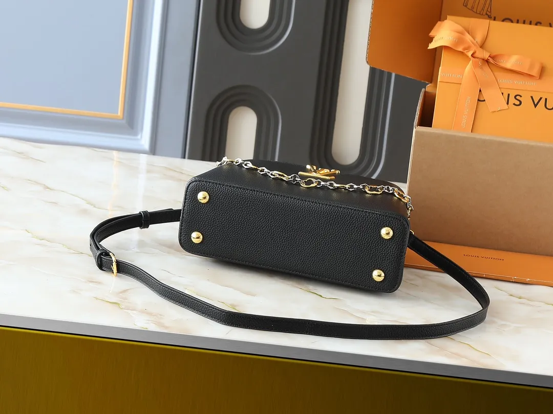💰400💰Guangzhou goods Upgraded from the original M12935 M12936 M12937 M12938 This Capucines BB handbag is made of flexible Taurillon cow leather, with jewelry-style double-plated chains and Monogram floral elements to highlight the identity of the Chain On You series. The flip cover can be placed on both the inside and outside. The ample structure and multiple inner pockets are convenient for storing daily necessities. The rounded LV letters add to the ingenious details. Dimensions: 27.0 x 17.3 x 9.0 cm (length x height x width)