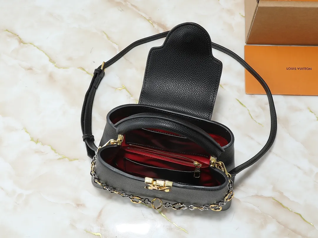💰400💰Guangzhou goods Upgraded from the original M12935 M12936 M12937 M12938 This Capucines BB handbag is made of flexible Taurillon cow leather, with jewelry-style double-plated chains and Monogram floral elements to highlight the identity of the Chain On You series. The flip cover can be placed on both the inside and outside. The ample structure and multiple inner pockets are convenient for storing daily necessities. The rounded LV letters add to the ingenious details. Dimensions: 27.0 x 17.3 x 9.0 cm (length x height x width)