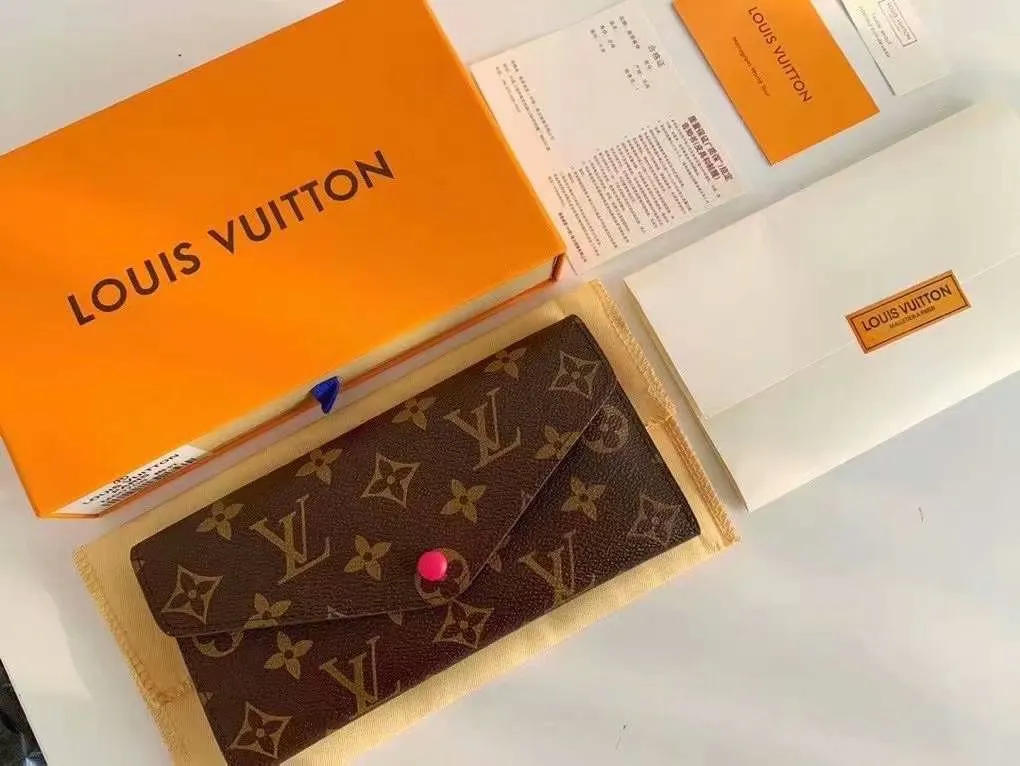The P110Josephine Wallet is inspired by Louis Vuitton's first wallet. It is made of soft Monogram canvas and lined with brightly colored lining, giving the brand's classic design a unique and stylish beauty. The long, flat shape makes it easy to slip into any pocket or handbag. Model: M60708 Size: 19/10.