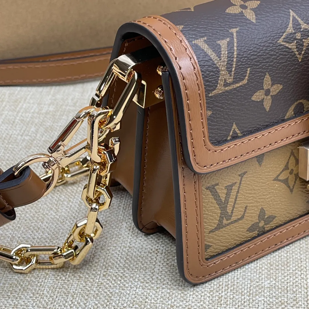 [Upgraded version] P560💰Upgraded version comes with a full set of packaging❣️Lv24c latest version of Daphne mini size M46757 with chain➕shoulder strap This version has high quality details and is fully upgraded! ! ! The upper body is so fried! It’s retro, small and cute, and can be carried in many ways. I’m so happy💝Size 21*12.5