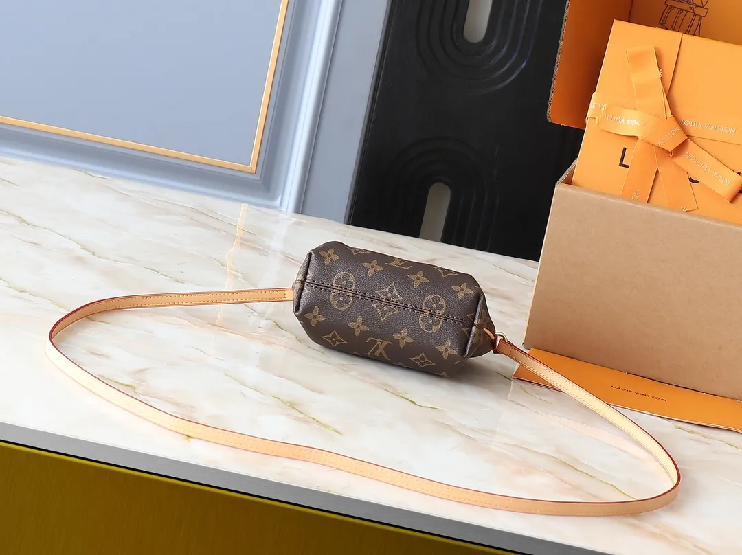 💰180💰Upgraded original M61253 NANO TURENNE The Nano Turenne handbag made of classic Monogram canvas exudes the ultimate femininity and is ideal for carrying your daily necessities. This handbag is the perfect mini version of the original Turenne handbag. It has exquisite stitching and is extremely light. It can easily accommodate your smartphone, credit card and keys. Size 17x 11x 6cm