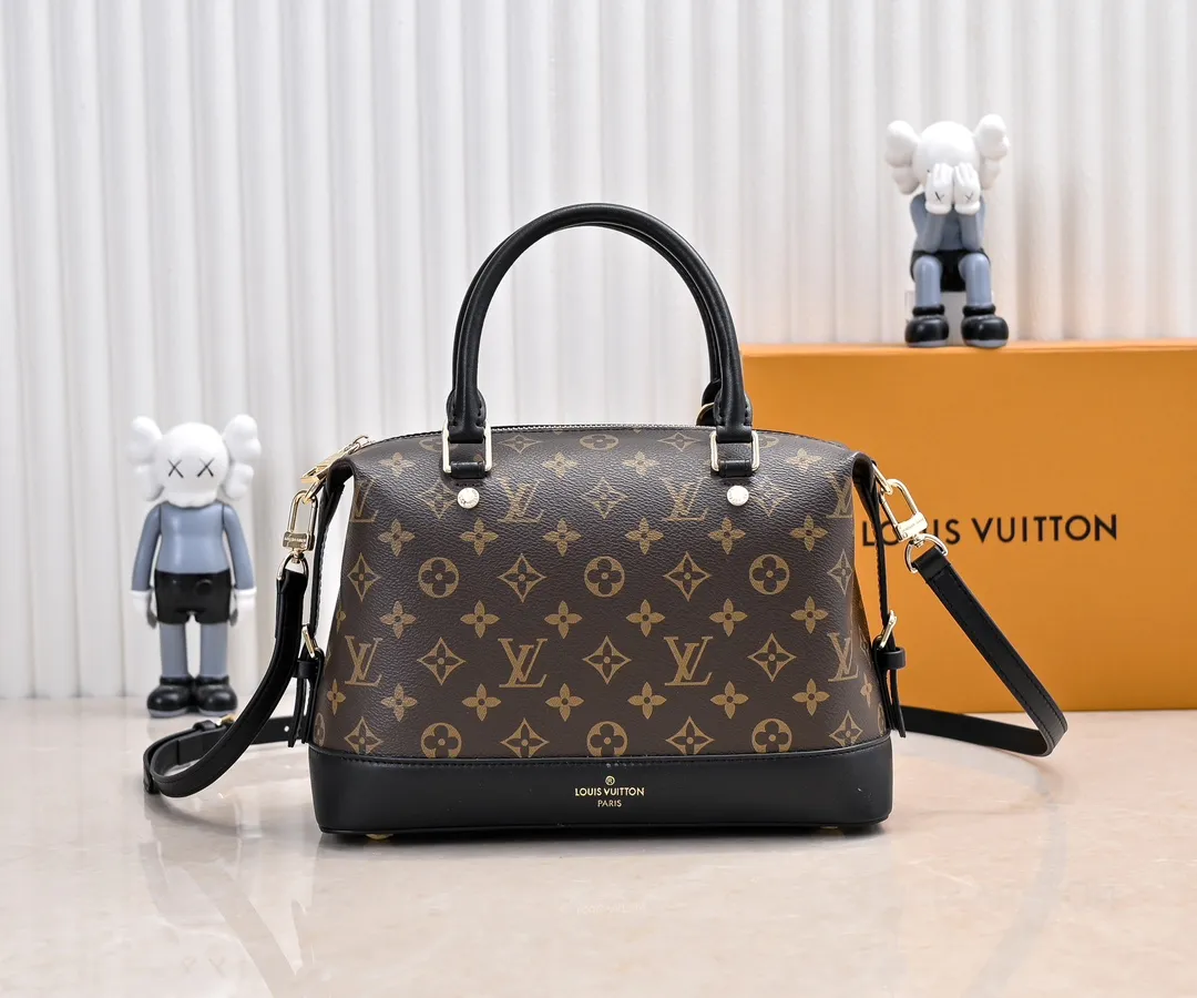P460 exclusive real shot - upgraded version ‼ ️LV presbyopic leather hand-held crossbody bag, model M68169, with long shoulder strap, 2025 new fashion women's bag shoulder bag presbyopic leather shoulder strap genuine leather handbag, large capacity [strong] size: 28x20x11.5