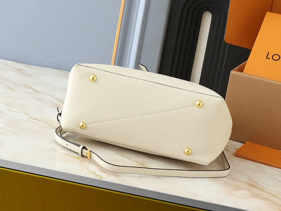 💰240💰Upgraded from the original M45522, 43170. This MONOGRAM canvas material is a new style of Melie handbag, a fashionable must-have item. Veau Cachemire leather material. Full leather embossed woven wrist double bag shopping bag. Lightweight and comfortable to carry. Unique vertical and narrow shape with modern style. Zipper pocket with metal engraved zipper puller for more personality. Size: 33x16x30cm