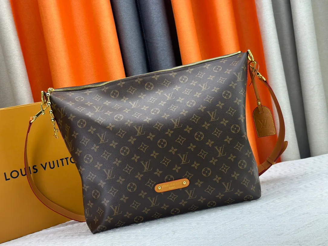 P280 LV METIS handbag M14018 M13986 Smart, intelligent and meticulously crafted, Métis made of Monogram canvas fulfills its promise with its own attitude. With its emphasis on lines and silhouettes, the Métis handbag combines the versatility required of a modern handbag with the elegance and charm of Louis Vuitton's heritage. Two detachable shoulder straps, can be used to carry, carry or carry on the shoulder. Size 48x36x12cm,