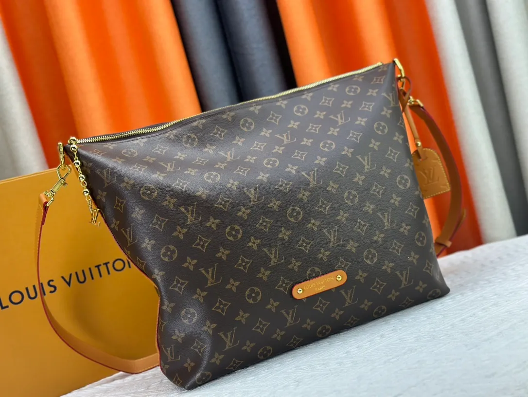 P280 LV METIS handbag M14018 M13986 Smart, intelligent and meticulously crafted, Métis made of Monogram canvas fulfills its promise with its own attitude. With its emphasis on lines and silhouettes, the Métis handbag combines the versatility required of a modern handbag with the elegance and charm of Louis Vuitton's heritage. Two detachable shoulder straps, can be used to carry, carry or carry on the shoulder. Size 48x36x12cm,