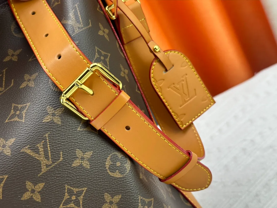 P280 LV METIS handbag M14018 M13986 Smart, intelligent and meticulously crafted, Métis made of Monogram canvas fulfills its promise with its own attitude. With its emphasis on lines and silhouettes, the Métis handbag combines the versatility required of a modern handbag with the elegance and charm of Louis Vuitton's heritage. Two detachable shoulder straps, can be used to carry, carry or carry on the shoulder. Size 48x36x12cm,