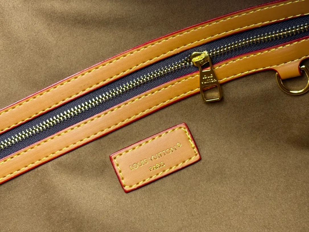 P280 LV METIS handbag M14018 M13986 Smart, intelligent and meticulously crafted, Métis made of Monogram canvas fulfills its promise with its own attitude. With its emphasis on lines and silhouettes, the Métis handbag combines the versatility required of a modern handbag with the elegance and charm of Louis Vuitton's heritage. Two detachable shoulder straps, can be used to carry, carry or carry on the shoulder. Size 48x36x12cm,