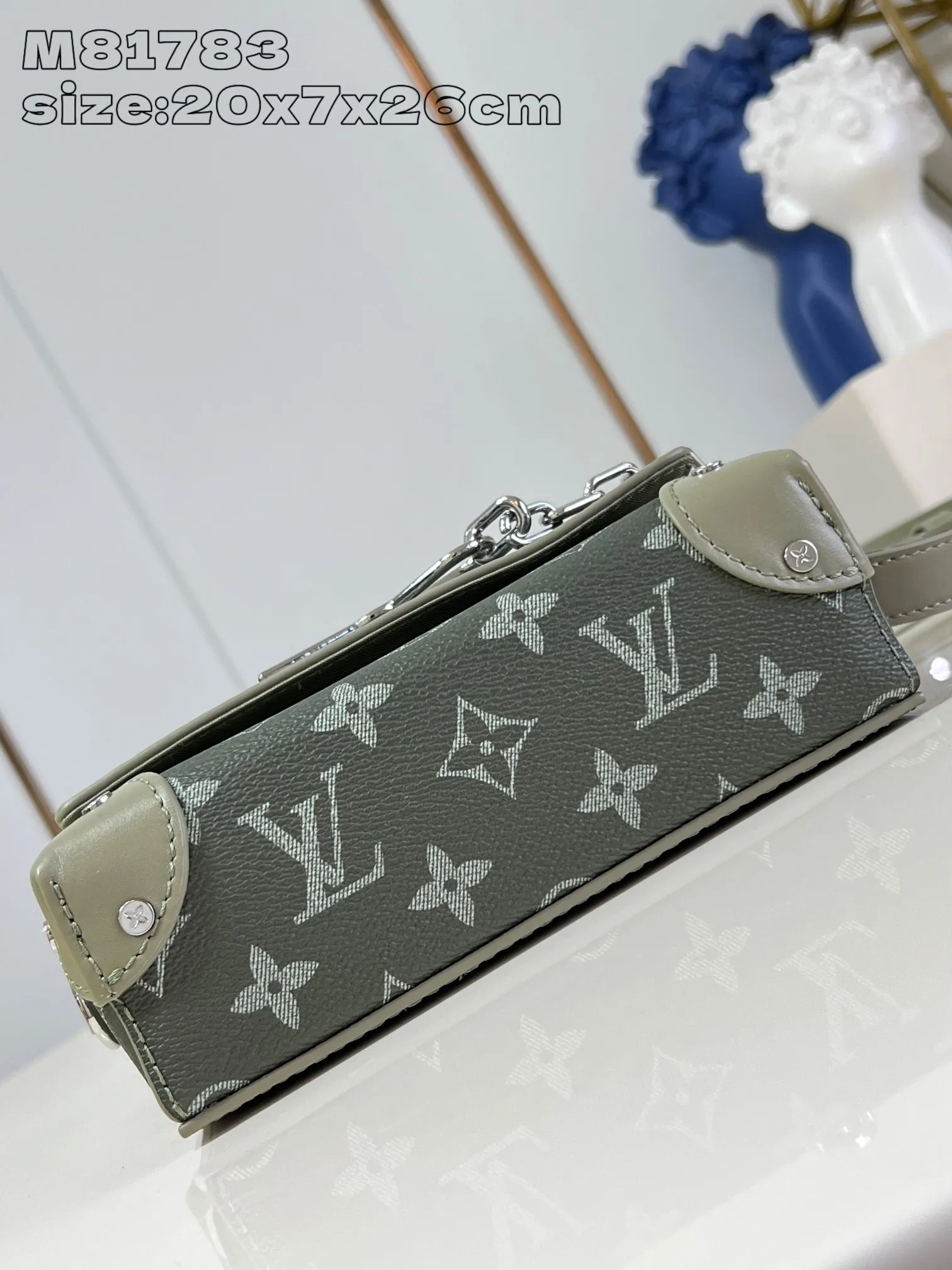 💰820 Top original individual real shot M81783 Gradient】M11543 This Steamer mini handbag is made of Monogram Gradient coated canvas with a gradient effect, and the pin and chain elements pay tribute to the original Steamer handbag. Reinforced corners and rivets recall the brand's hard case design, and the adjustable shoulder strap offers shoulder and cross-body options. 11 x 6.5 x 18 cm (height x width x length)