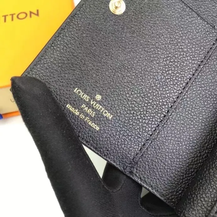 P150M80152 This Cléa wallet is made of Monogram Empreinte soft grained cowhide, embellished with Louis Vuitton's iconic Monogram embossed pattern. It has a stylish design, is exquisite and compact but has a spacious capacity. It is equipped with an external patch pocket, zipper coin pocket, banknote compartment and six credit card slots. Dimensions: 12 x 9 x 3.5 cm (length x height x width