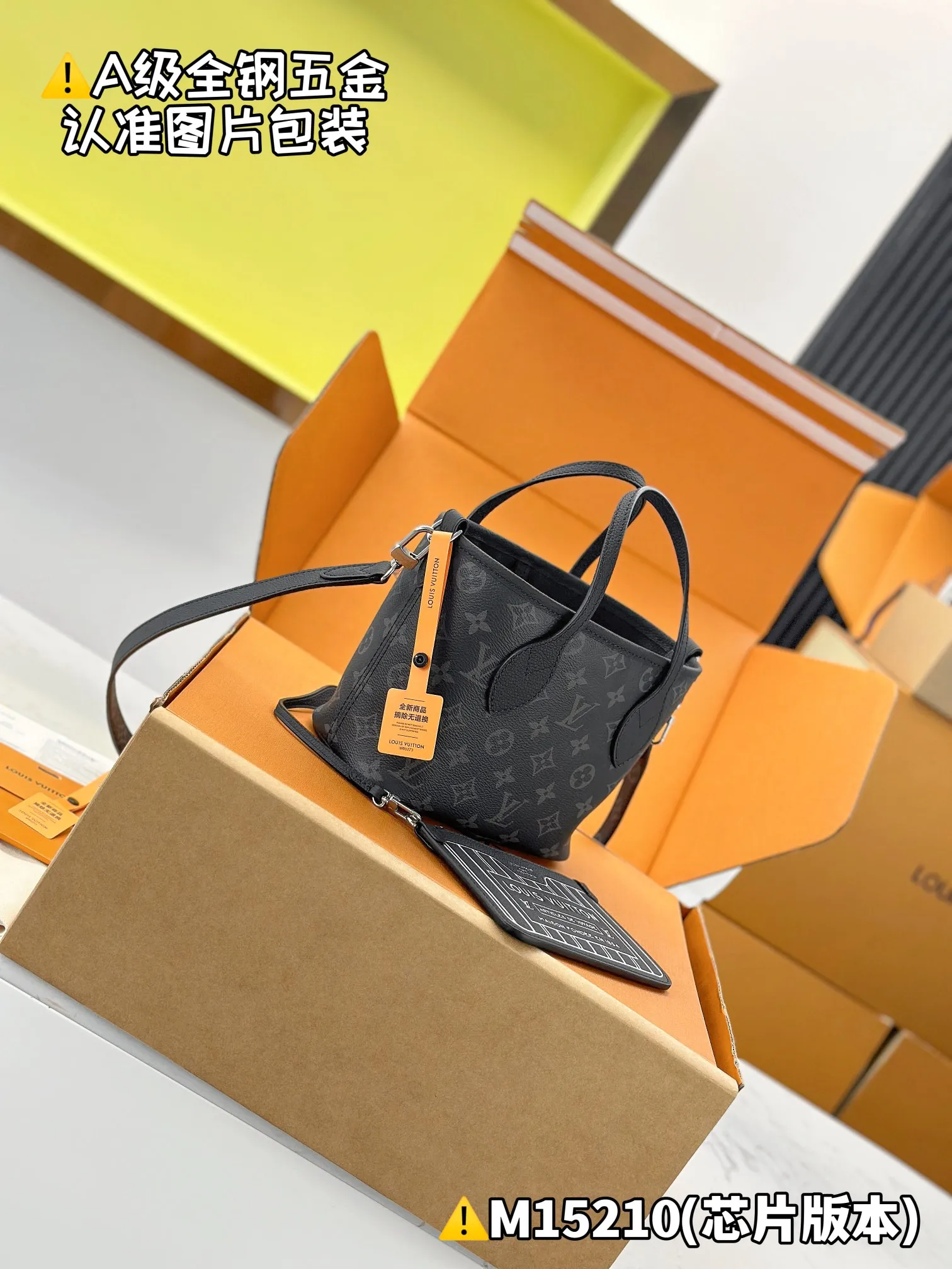 Internal price P1880 [Super grade MB high elastic fabric] NEVERFULL lNSlDE OUT BB handbag Model: M15210 Material: A+ grade all-steel hardware, imported high elastic fabric Packaging: Full set of special grade duty-free MB packaging Dimensions: 9 x 14 x 24 cm (height x width x length)