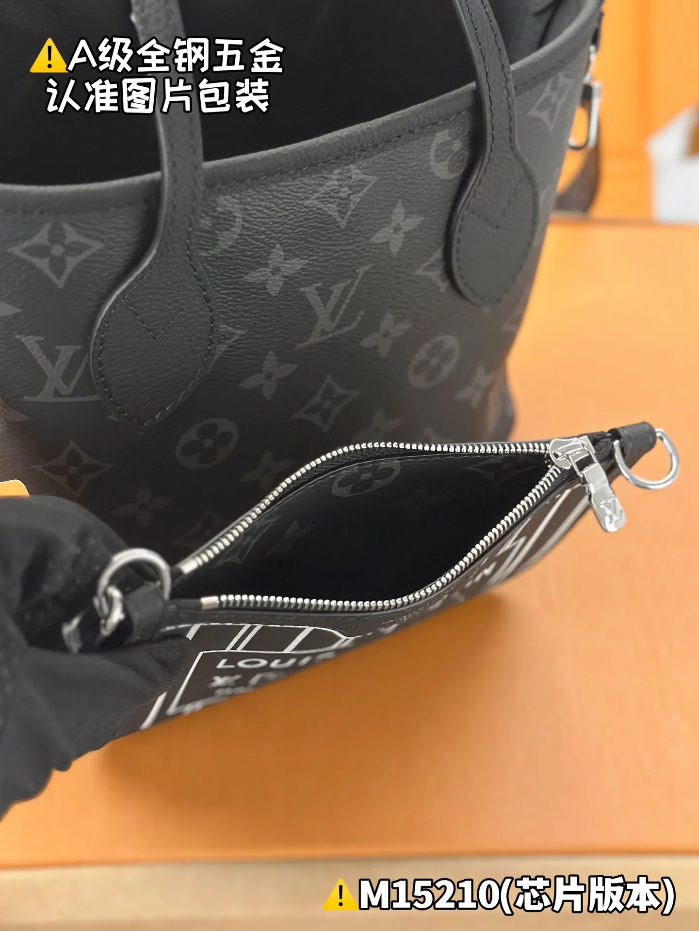 Internal price P1880 [Super grade MB high elastic fabric] NEVERFULL lNSlDE OUT BB handbag Model: M15210 Material: A+ grade all-steel hardware, imported high elastic fabric Packaging: Full set of special grade duty-free MB packaging Dimensions: 9 x 14 x 24 cm (height x width x length)